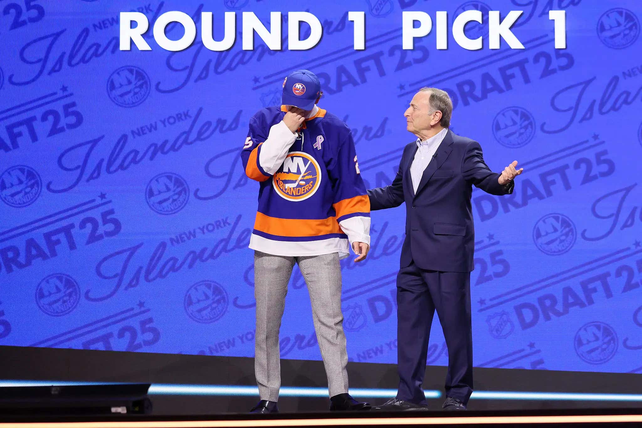 1st Overall NHL Draft Pick Matthew Schaefer Gave An Unbelievably Emotional Interview About His Late Mother After Being Selected By The Islanders