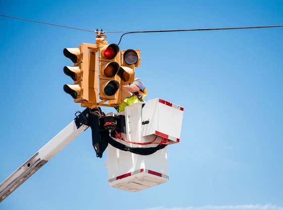 Holy Shit – Dash Cam Footage of an Electrical Worker Being Struck By a Semi-Truck While Working on a Stop Light (Don't Worry He's Fine)