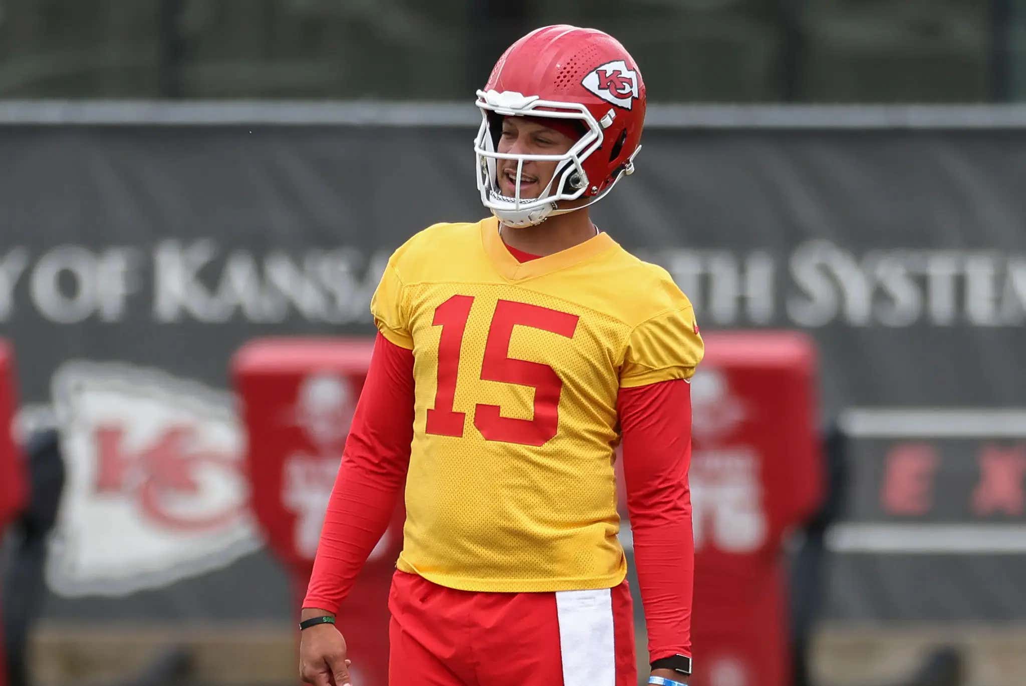 No Days Off: Some KC Radio/Podcast Guy Called Patrick Mahomes 'Fat And Embarrassing', Mahomes' Trainer Wastes No Time Attacking Right Back