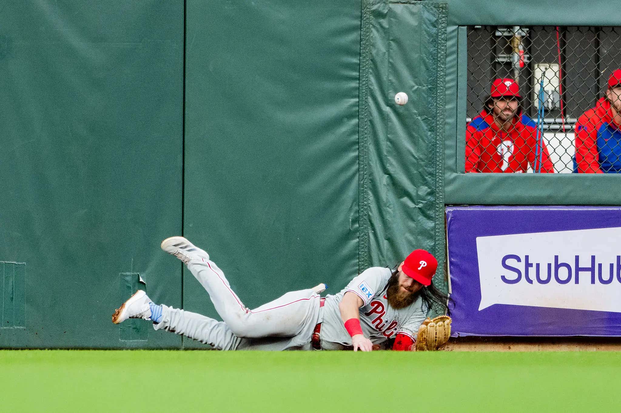 The Philadelphia Phillies Go Full Little League, Lose Game On 3-Run Inside The Park Homerun While Running Around Like A Bunch of Dipshits