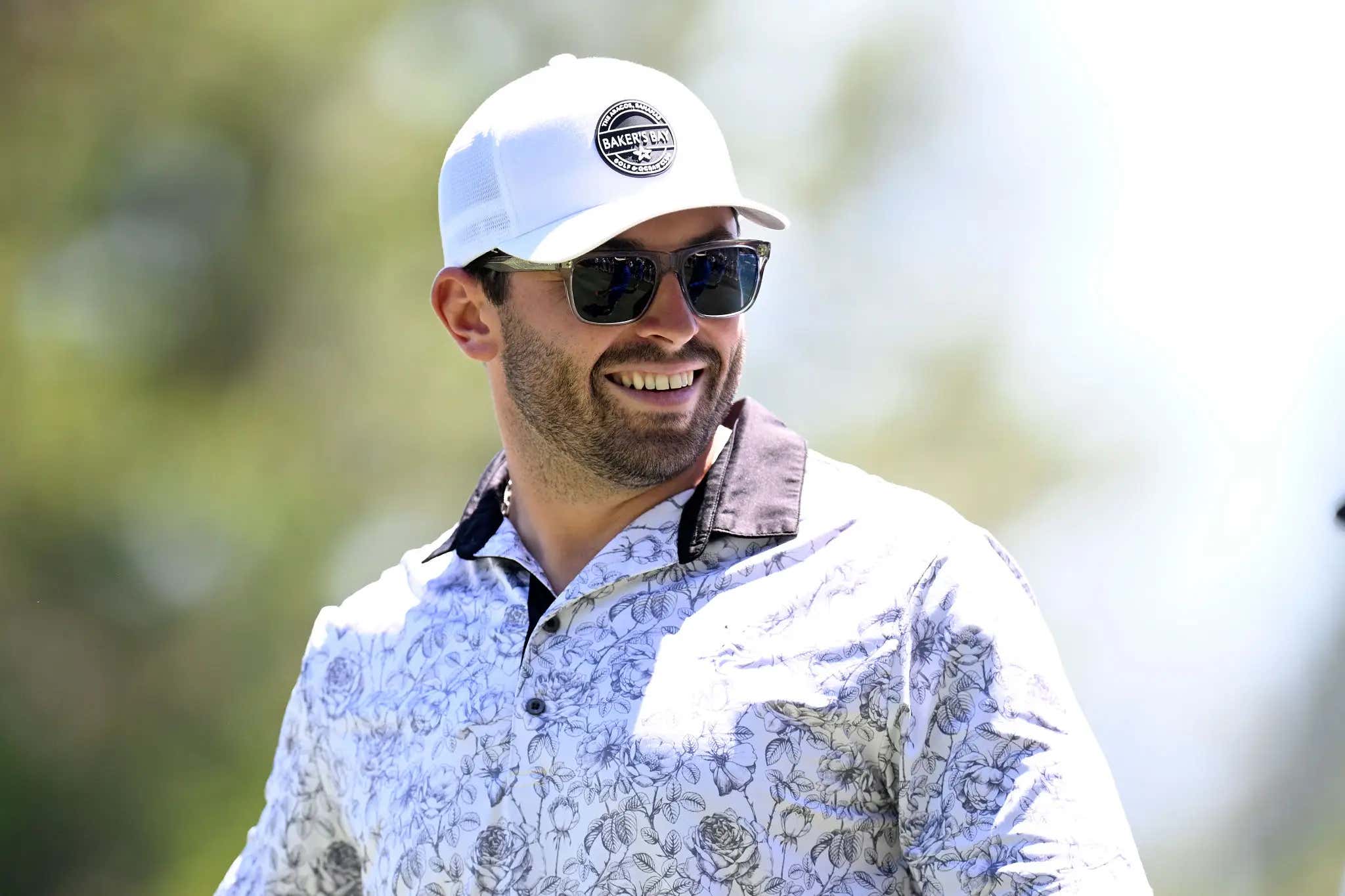 'Bad Day To Be A Beer' - Baker Mayfield Made A Case For QB1 By Stopping On The Golf Course To Shotgun Beers With Some Fans
