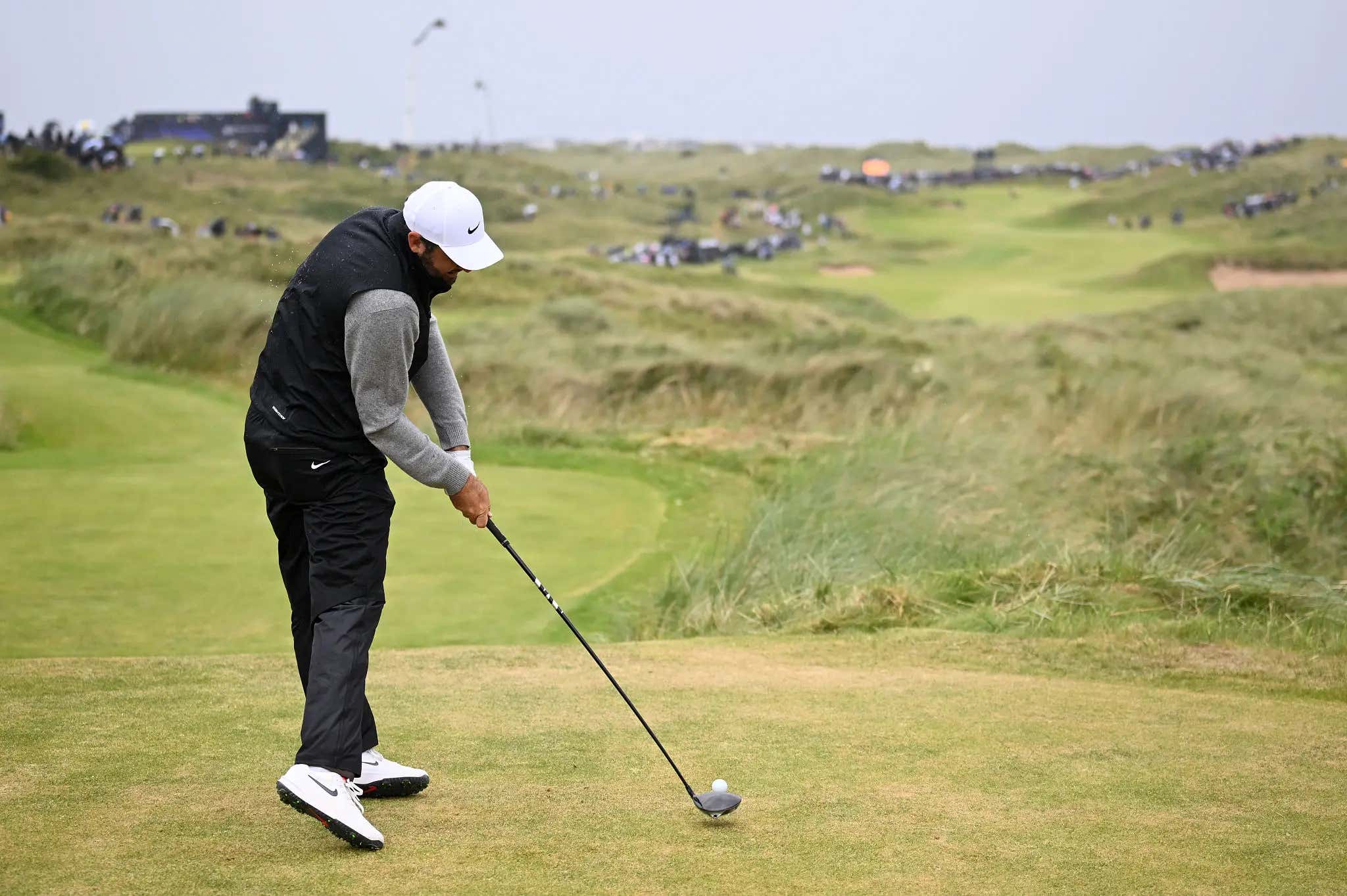 'Just A Little Bit Of Wind' - Pro Move By The Announcers To Fight Through As Someone Let Out A Hilariously Timed Fart During Scottie's Dart On 17