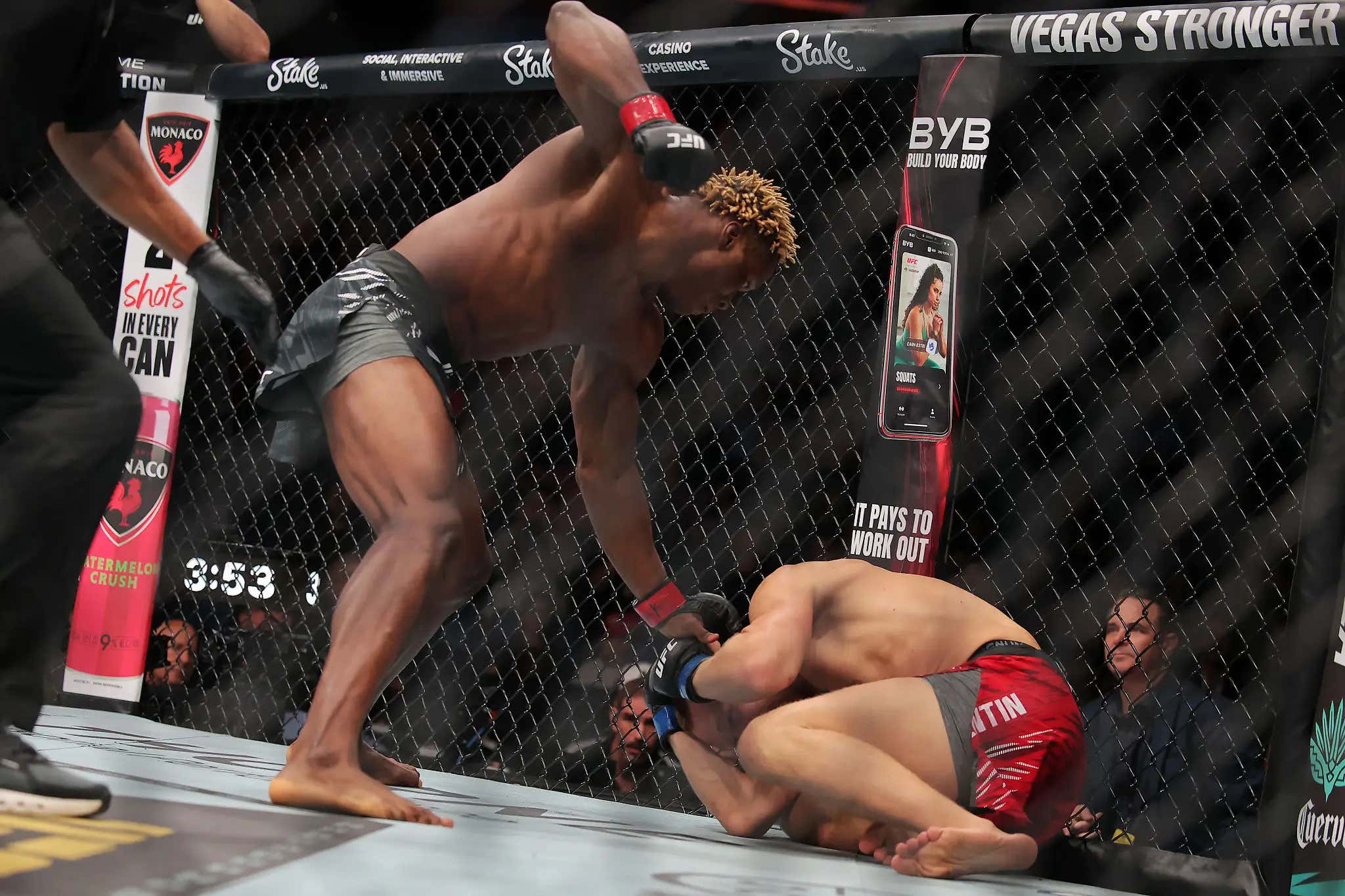 UFC 318 Got Off To An Insane Start With Six Straight Finishes (Five In The First Round!)