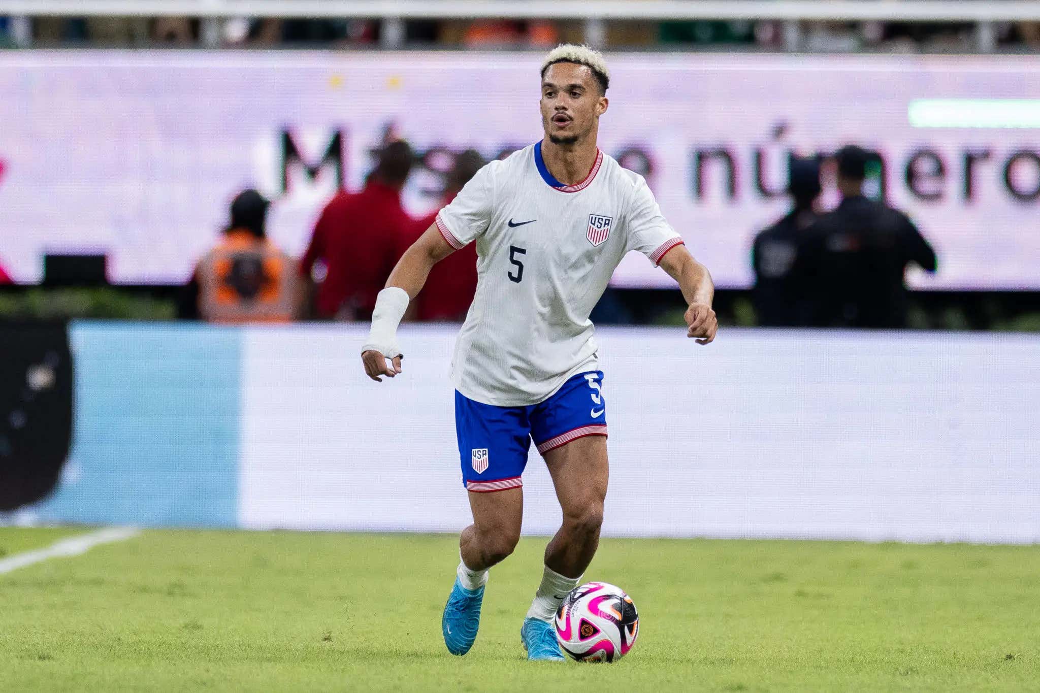 It's Coming Home: US Soccer Star Antonee Robinson Dominates England (Again) And Got His First Hole-In-One ... On A Par 4 ... With His Driver