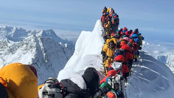 NIGHTMARE: Over 600 People Are Currently Stuck At The Top Of Mt. Everest With No Way Down After A Blizzard Strands Them At The Summit