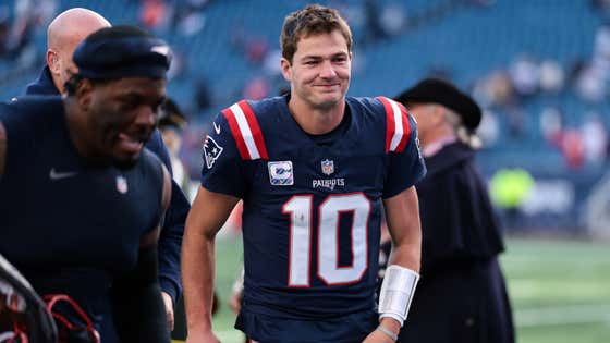 Here's Your Weekly Wrap-Up of the Football World Freaking Out About How Good Drake Maye Is