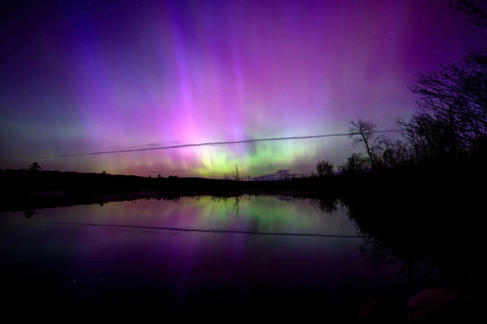 The Northern Lights AKA Aurora Borealis Was Ripping Across The Night Sky In Chicago Last Night. No Big Deal