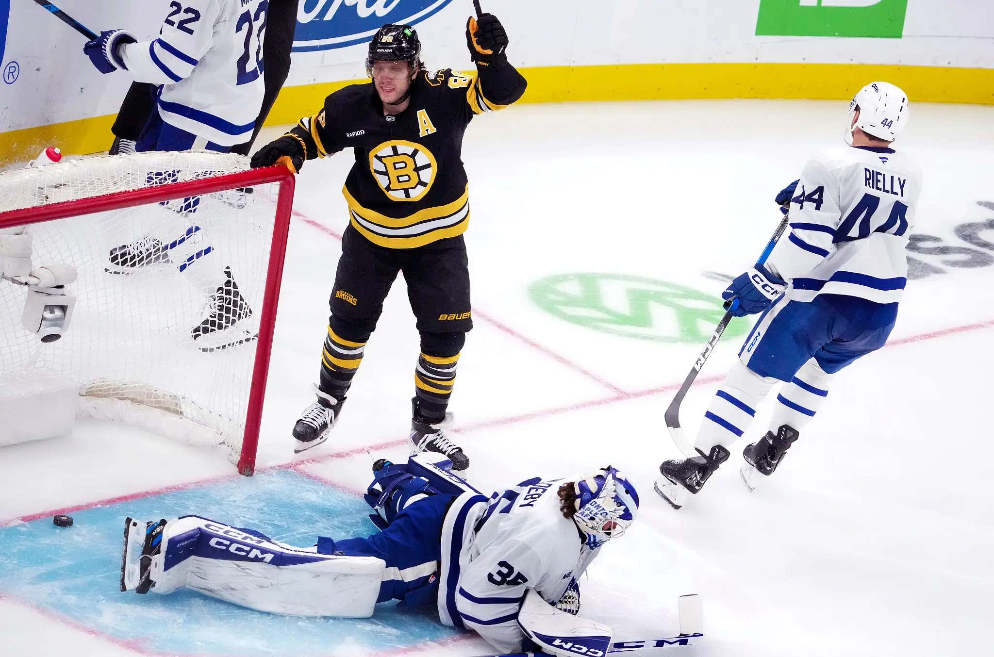 Pasta Pots His 400th As Bruins Reel Off Seventh Straight Win