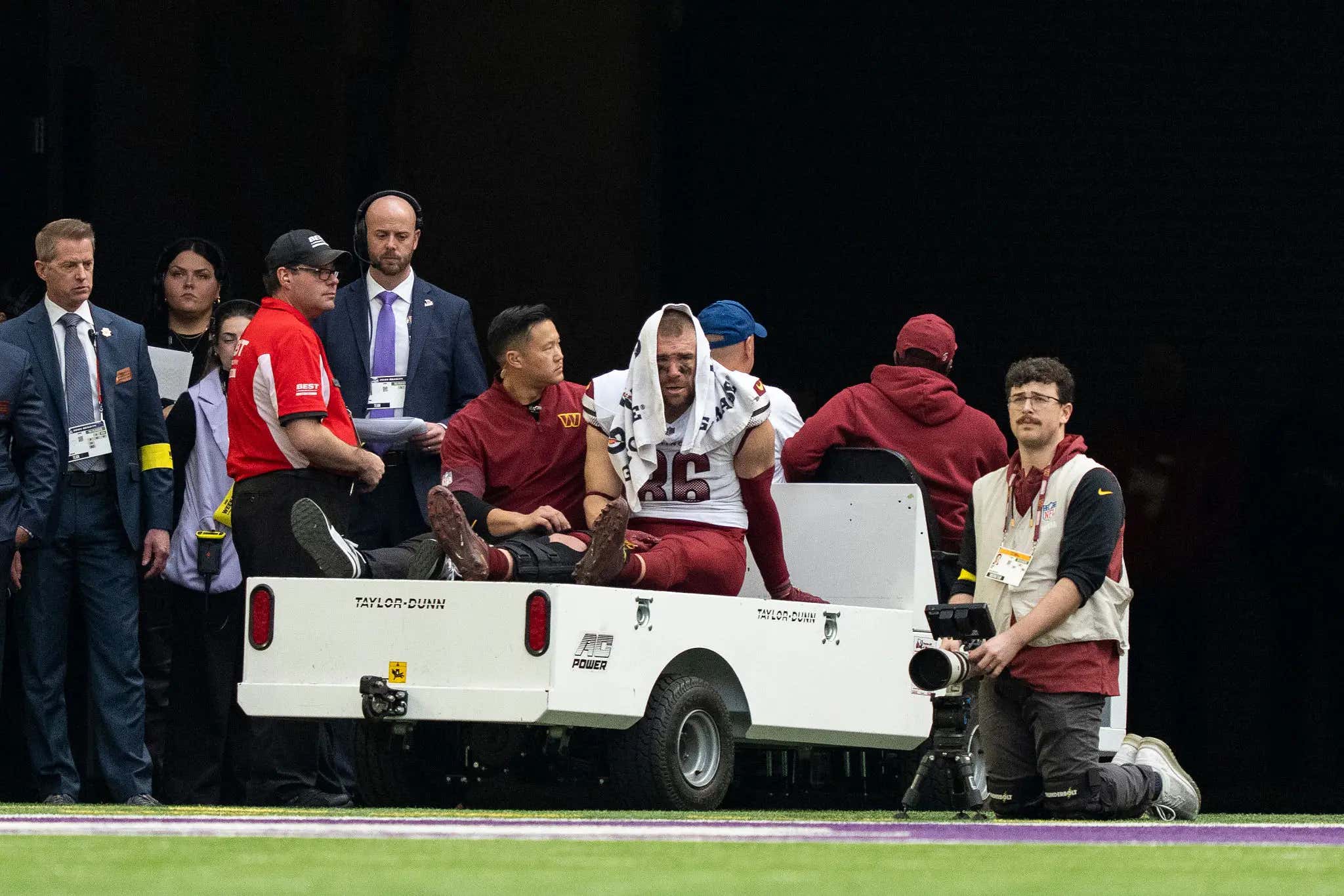 Zach Ertz Took An Absolutely Brutal, Possibly Career Ending Hit To The Knee Yesterday