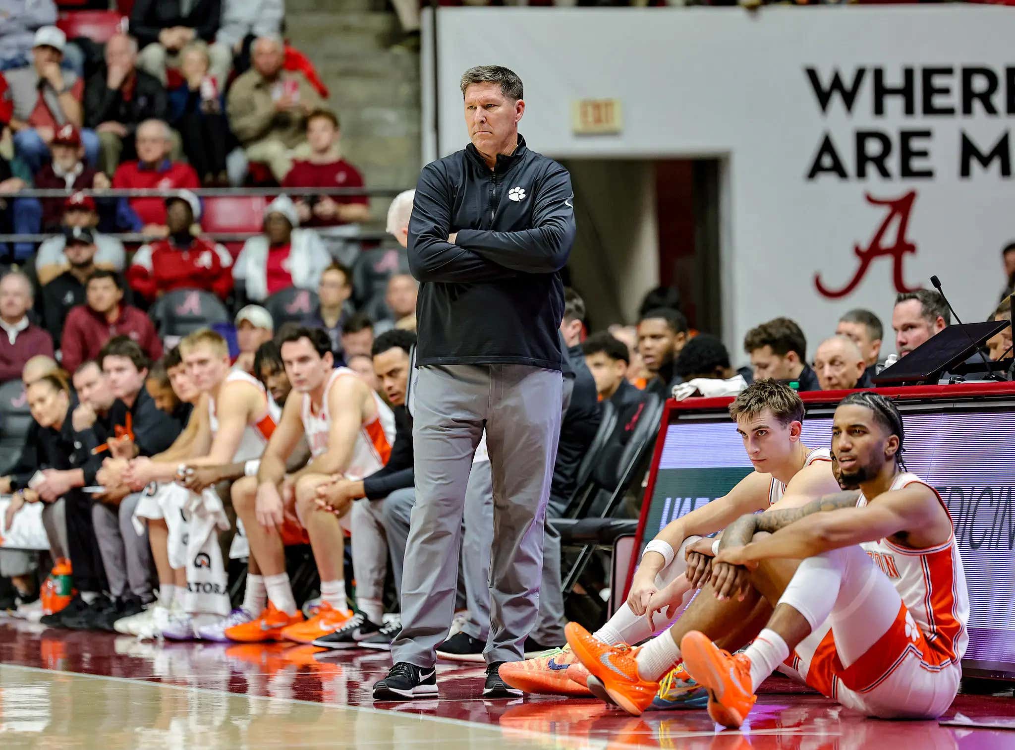 Ball Is Life - Clemson Basketball Held Practice In The Middle Of An Airport Hangar Because Their Flight To NYC Was Rerouted To Maryland