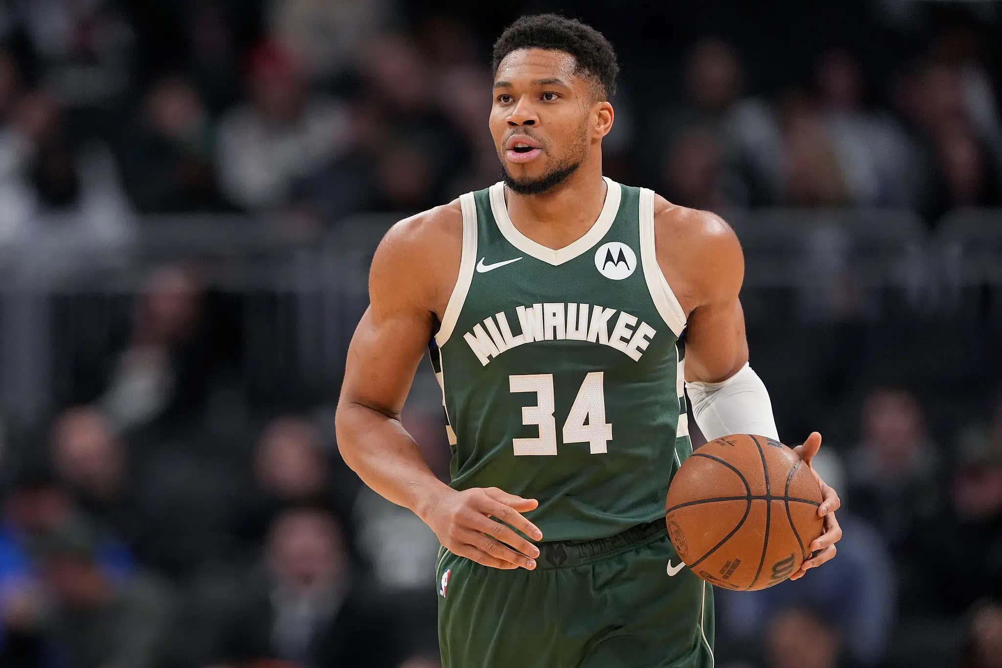 Giannis Reportedly Telling His Teammates To Ignore The Outside Noise And That He Doesn't Control His Own Future Is Very Funny