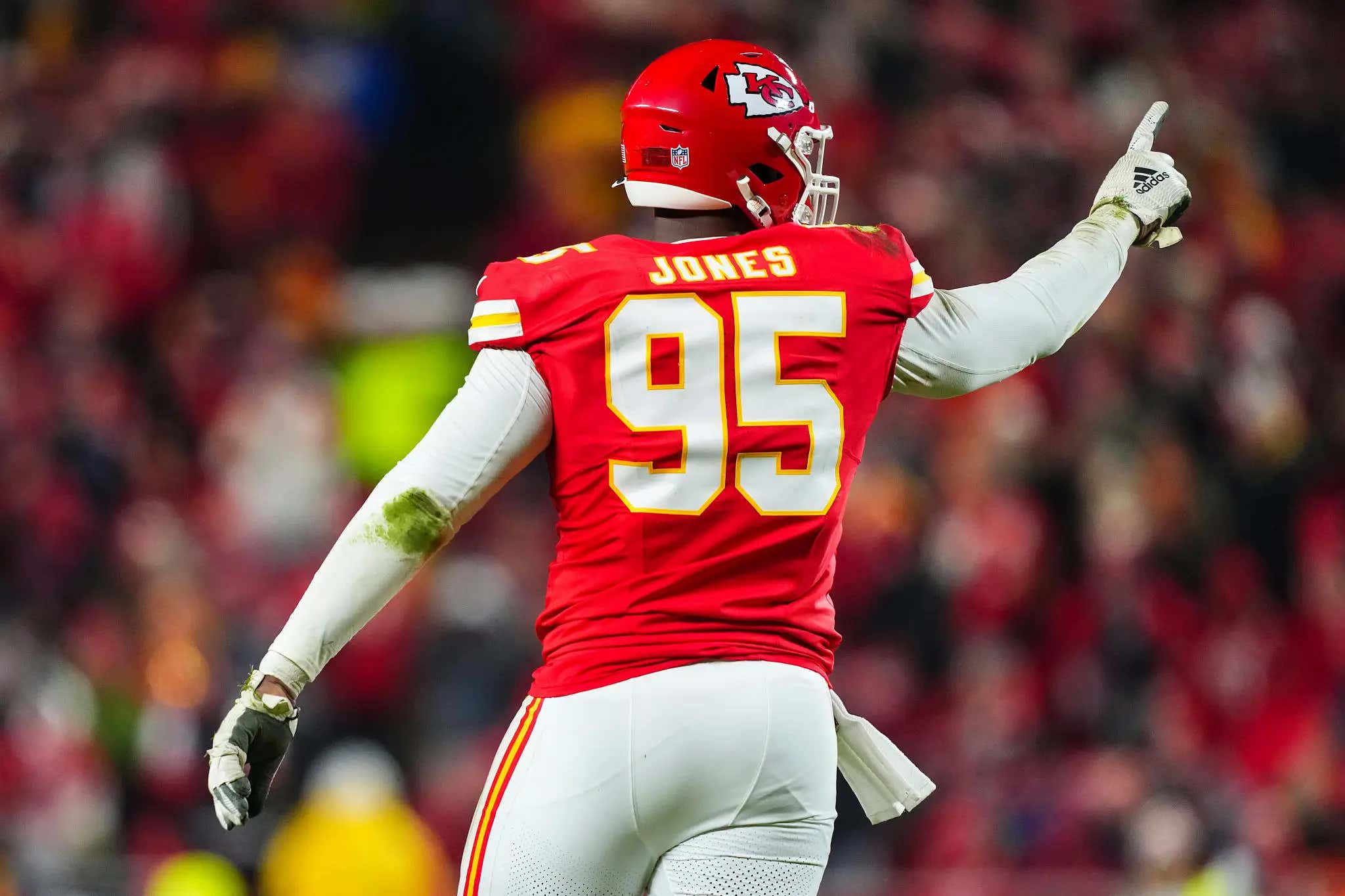 Tough Look: Chris Jones Had No Idea The Chiefs Were Eliminated From The Playoffs, Found Out Mid-Answer During His Postgame Press Conference