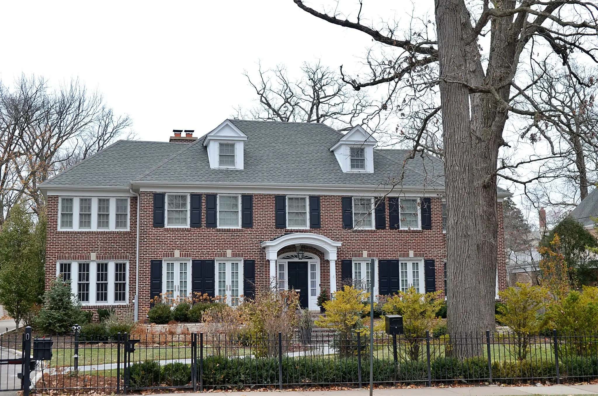 It's A Christmas Miracle! The Home Alone House Has Been Sold For $5.5 Million And The Person Who Bought It Is Going To Restore Its Classic 90s Look