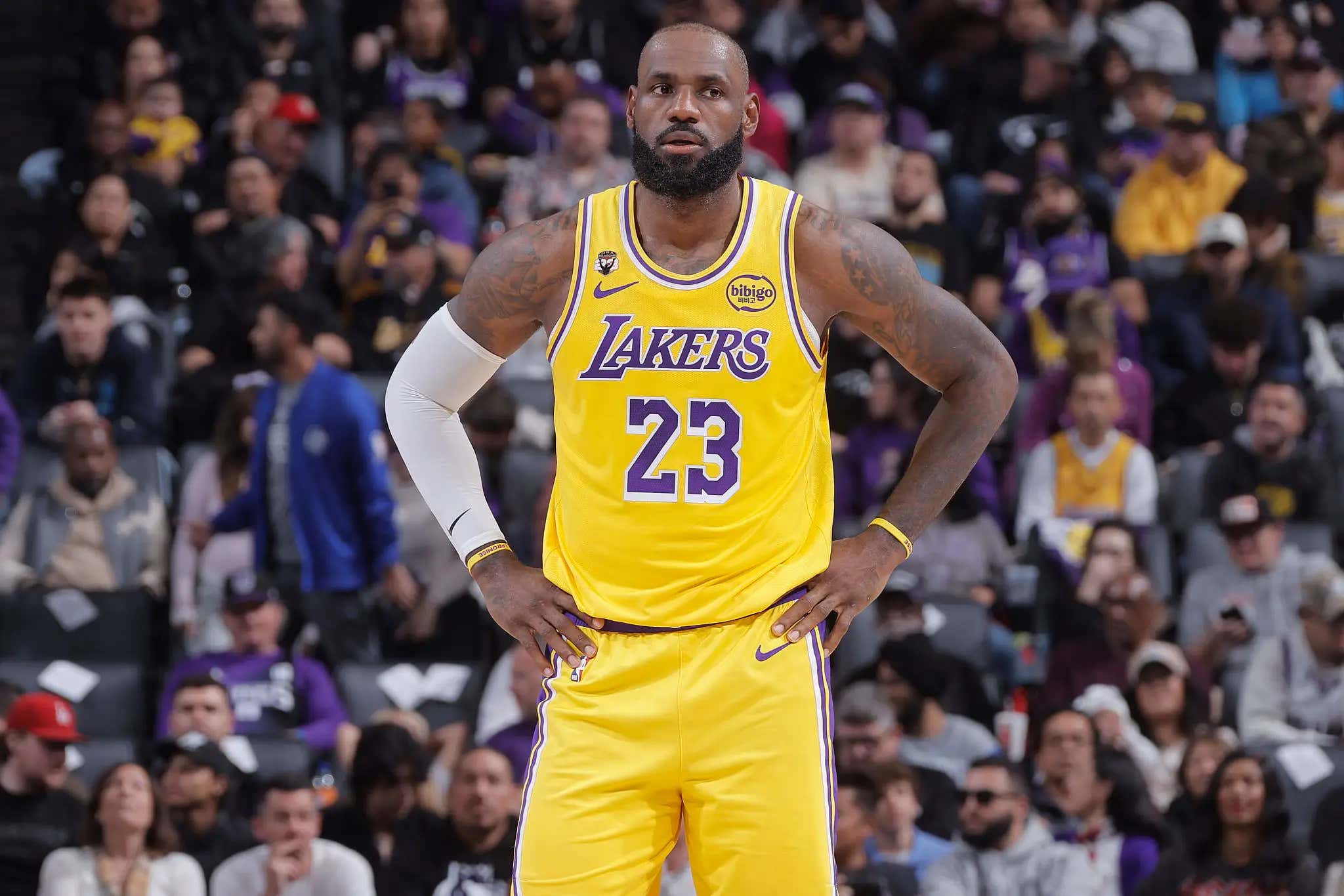 LeBron Had An All-Time Game On The Second Night Of A Back To Back In Year 23 And It's Hilarious There's Even A GOAT Debate Anymore