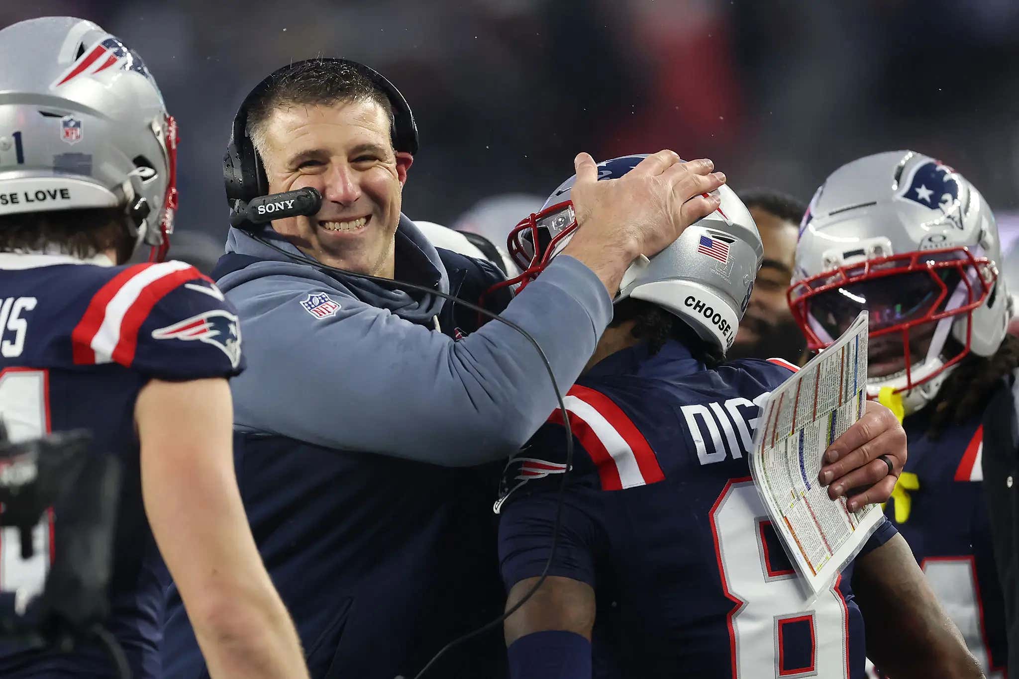 Word Has Begun to Leak Out of the Meeting Mike Vrabel Had With His Players