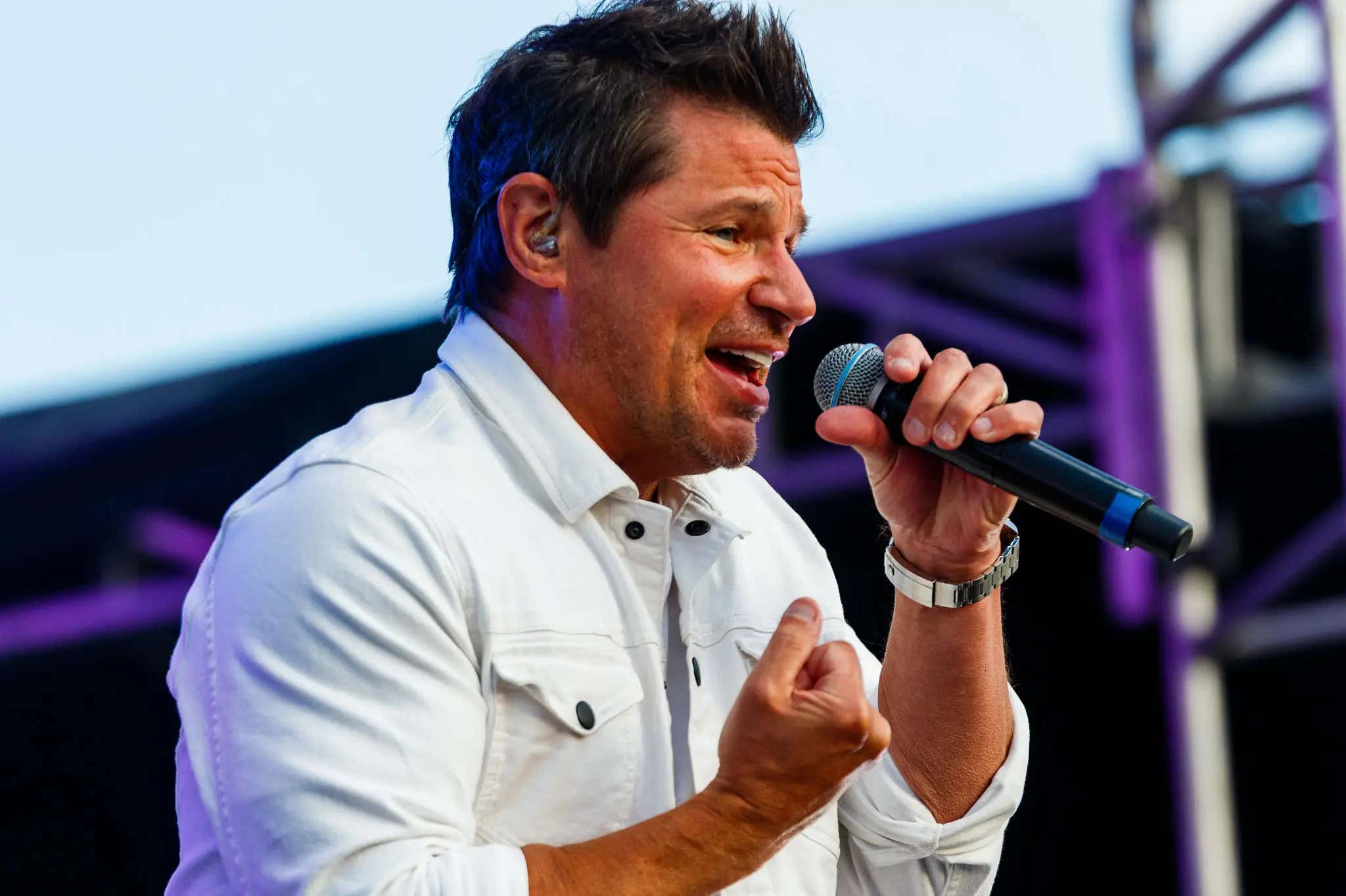 Nick Lachey Is Officially The Number 1 Hater Of The Bengals Ownership, Dropped His Version Of A Diss Track Begging Them To Sell The Team