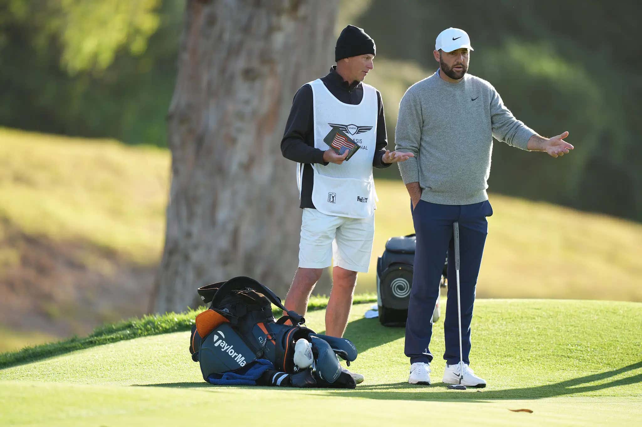 Scottie Scheffler's First Round Yips Have Been So Shocking That Other Pro Golfers Think The Leaderboard Apps Are Broken