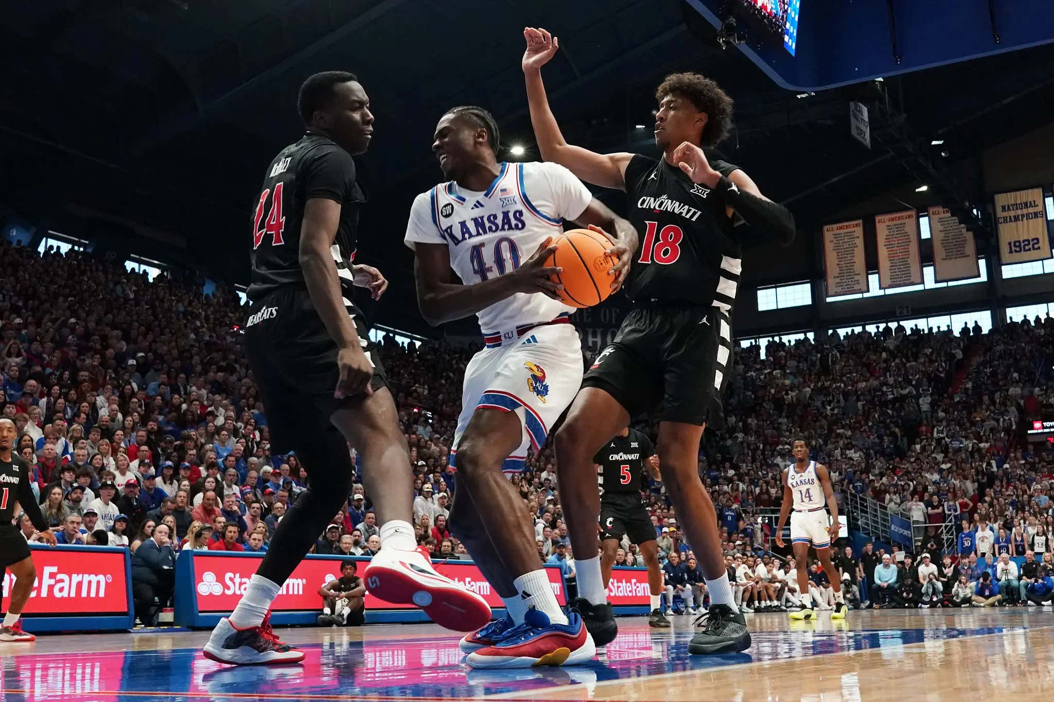 Kansas Was So Bad Today That Cincinnati Beating Them In Phog Allen Snapped Streaks That Go Back 53 Years And 425 Games