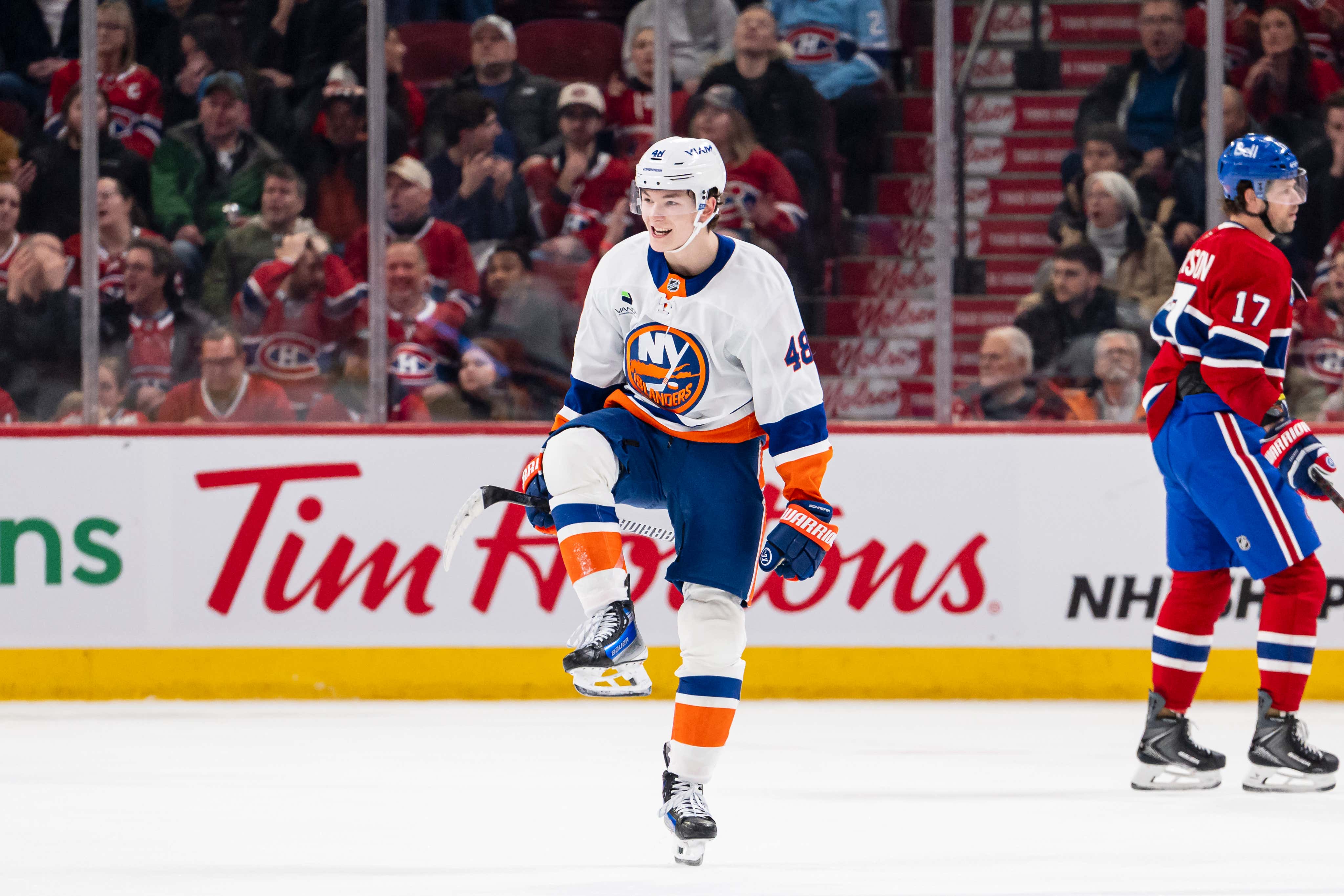 It Is Sickening Just How Good 18-Year-Old Matthew Schaefer Is At Playing Ice Hockey