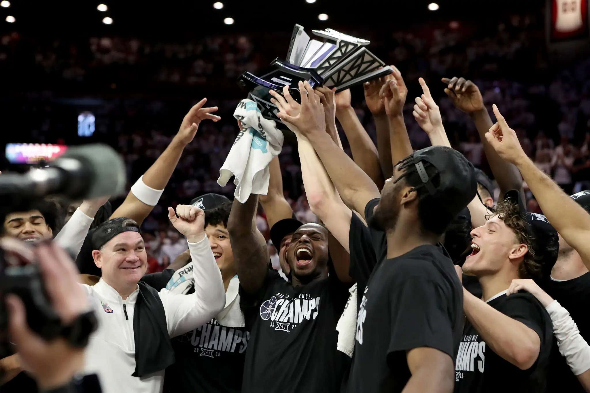 Tommy Lloyd Wins The Big 12 Title, Promptly Calls Out Every 'Lazy' Person Who Thinks Arizona Is Soft Just Because They Are On The West Coast