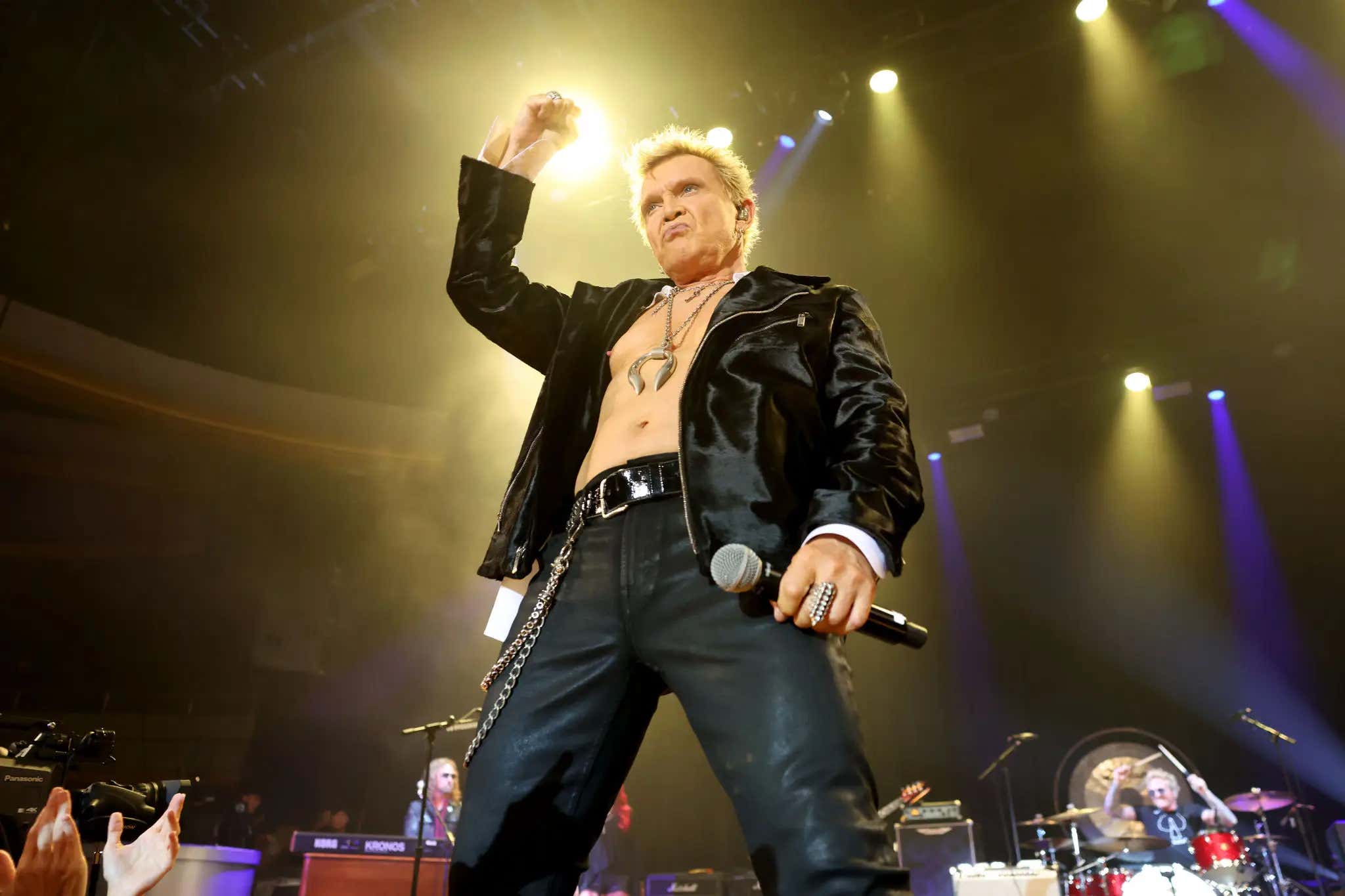 Genius – Billy Idol Says He Successfully Used Crack to Help Kick His Heroin Addiction
