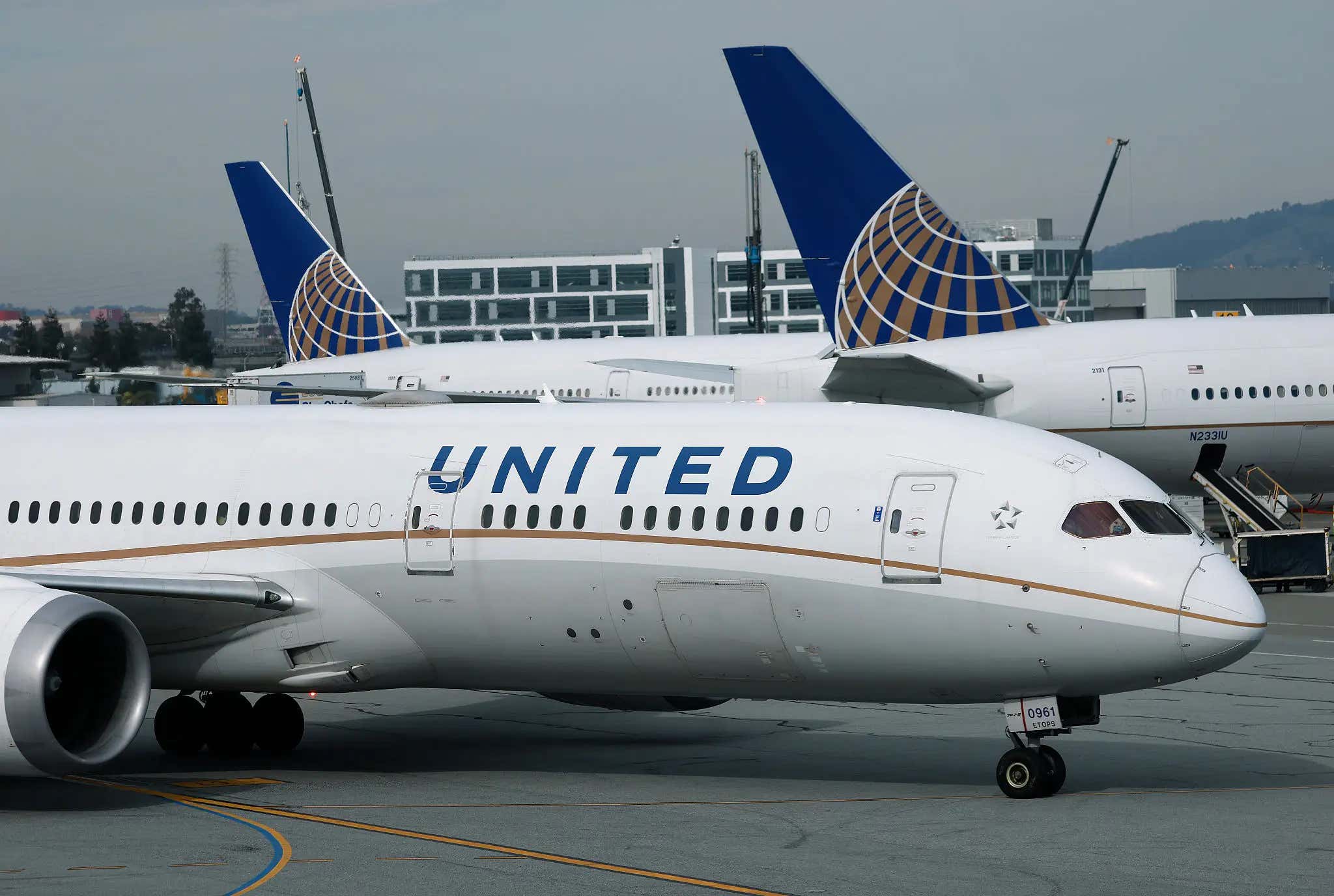 I Can't Believe We Have To Say This Out Loud - United Airlines To Ban Passengers Who Do Not Use Headphones