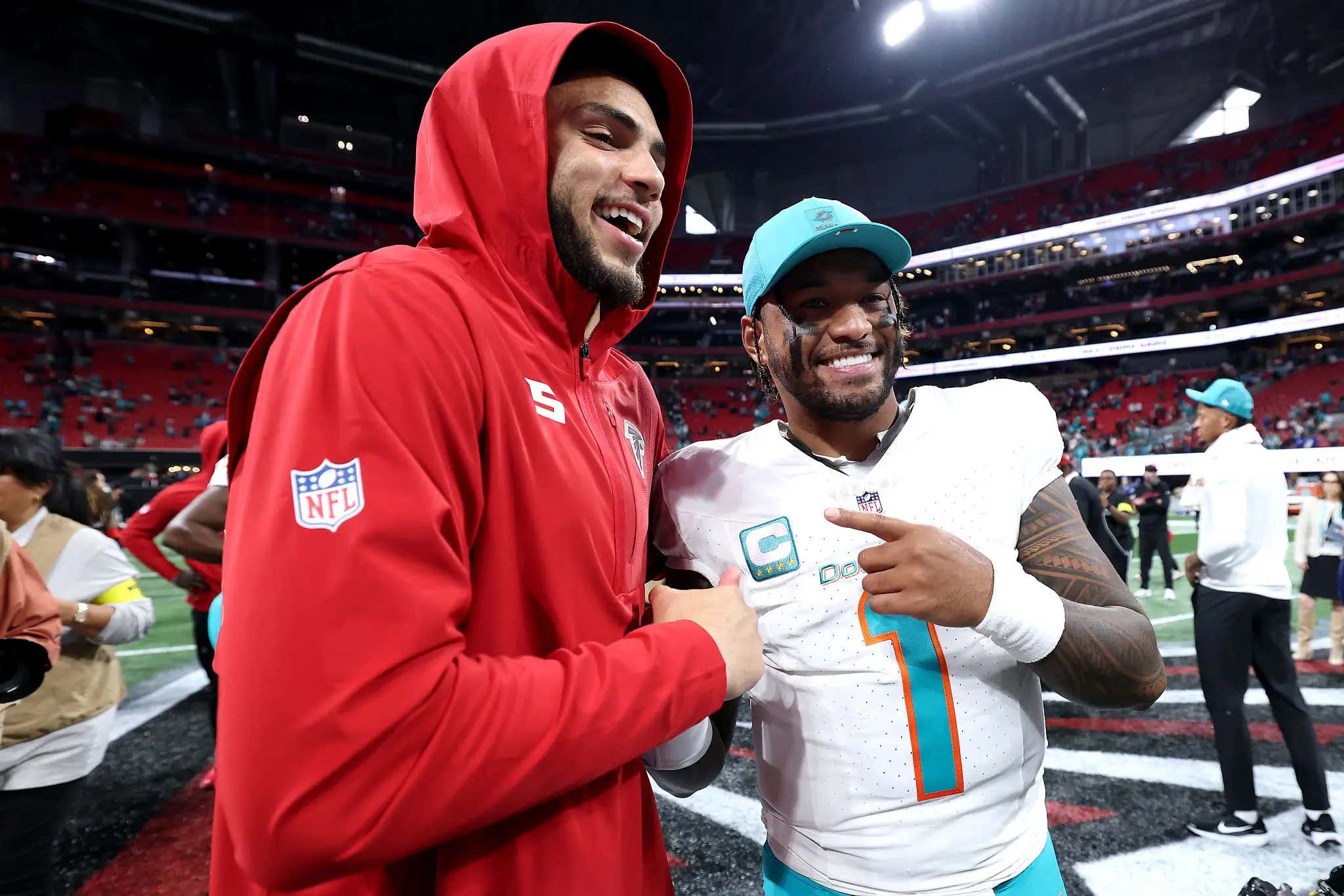 The Falcons Are Reportedly Pursuing Tua Tagovailoa, Going All In on Left-Handed QBs With Marked Injury History and Little Talent