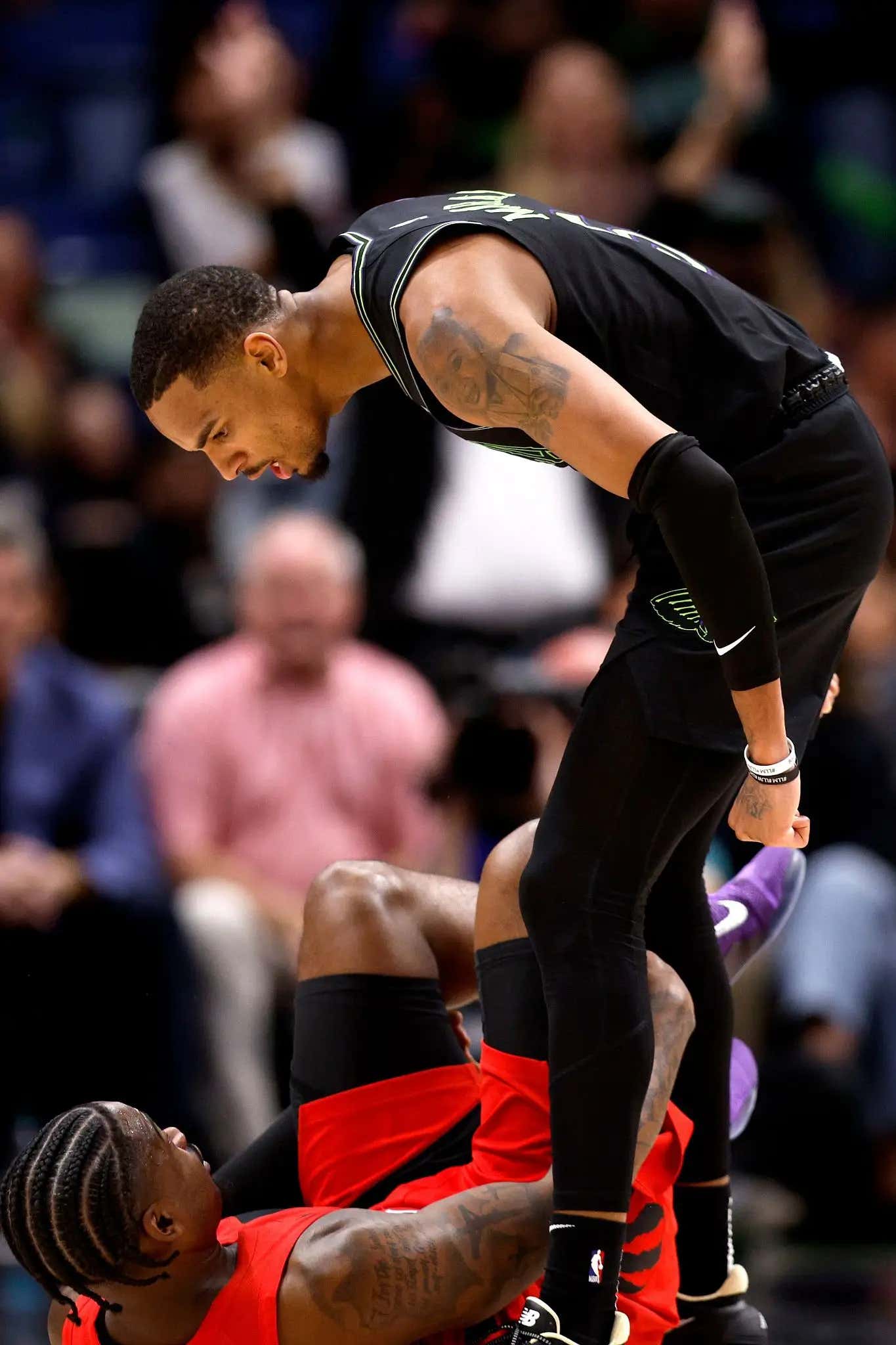 Dejounte Murray Pulled Off One Of The Coldest And Most Disrespectful Plays Of The Season After Making Jamal Shead Touch Earth