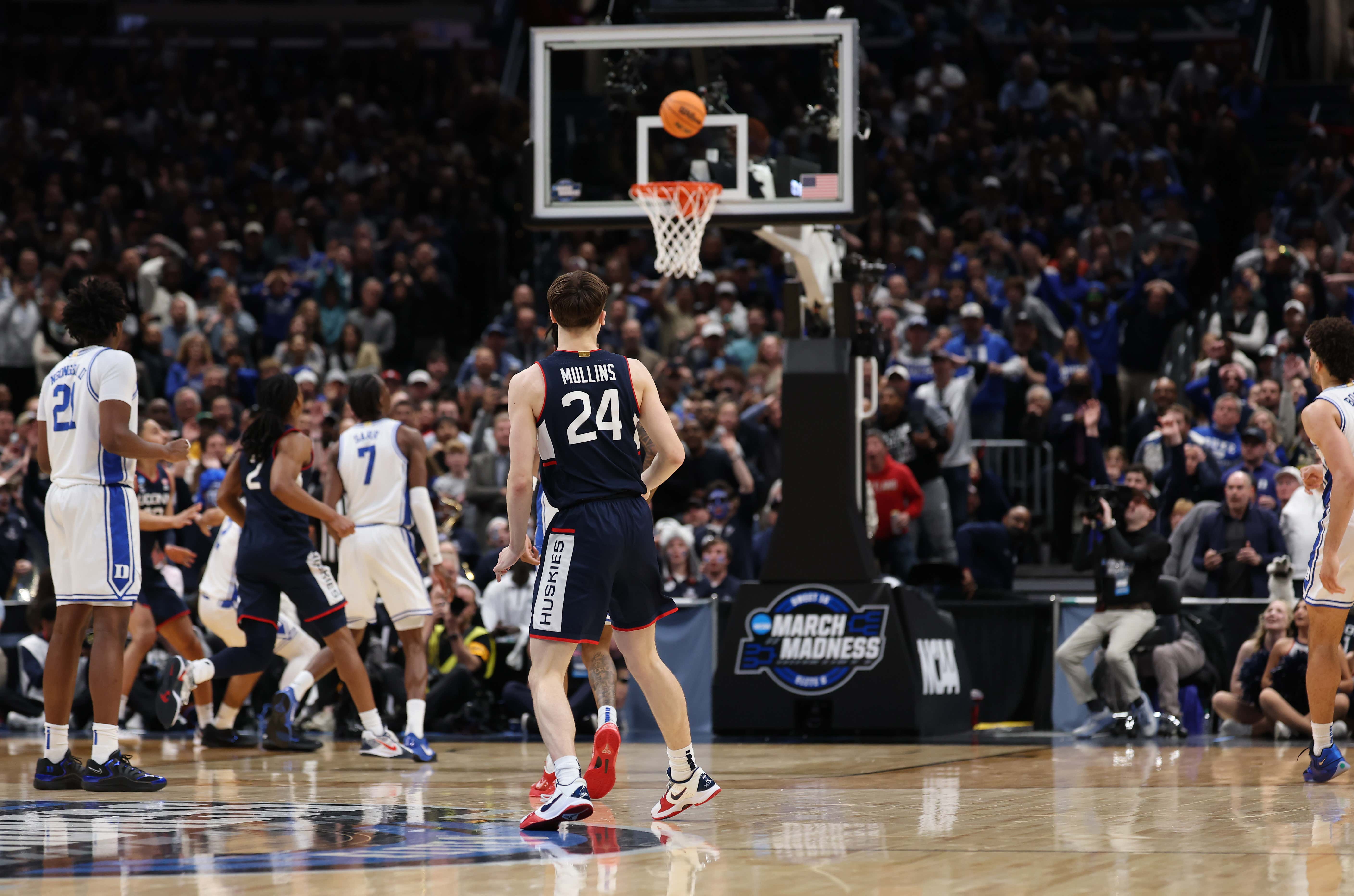It's Simply Beautiful How UConn Will Never Waste A Chance To Make Fun Of Duke For The Hilariously Awful Collapse In The Elite Eight