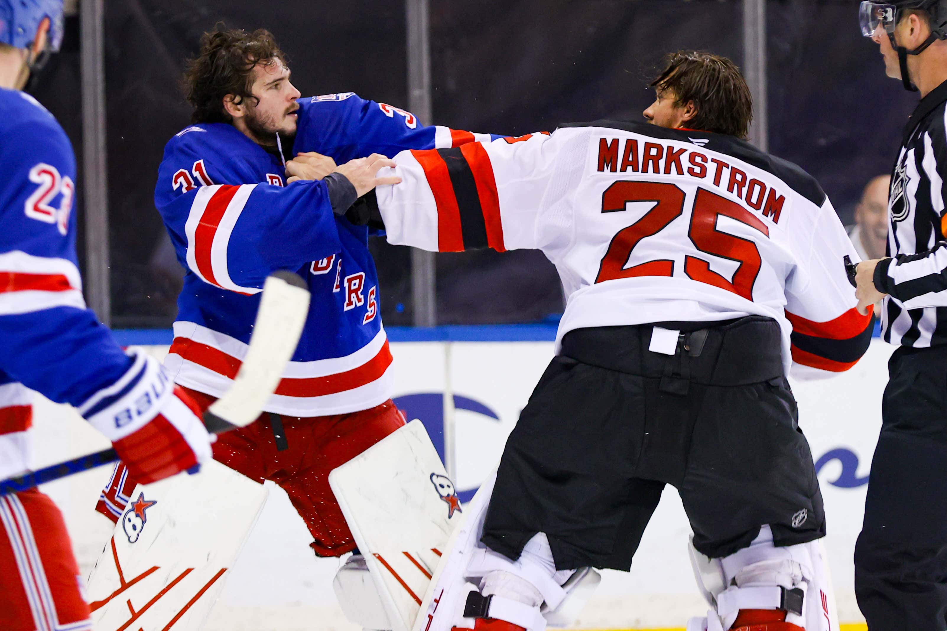 Goalie Fights Are Taking Over Hockey And The Frozen Four In Vegas Is Set