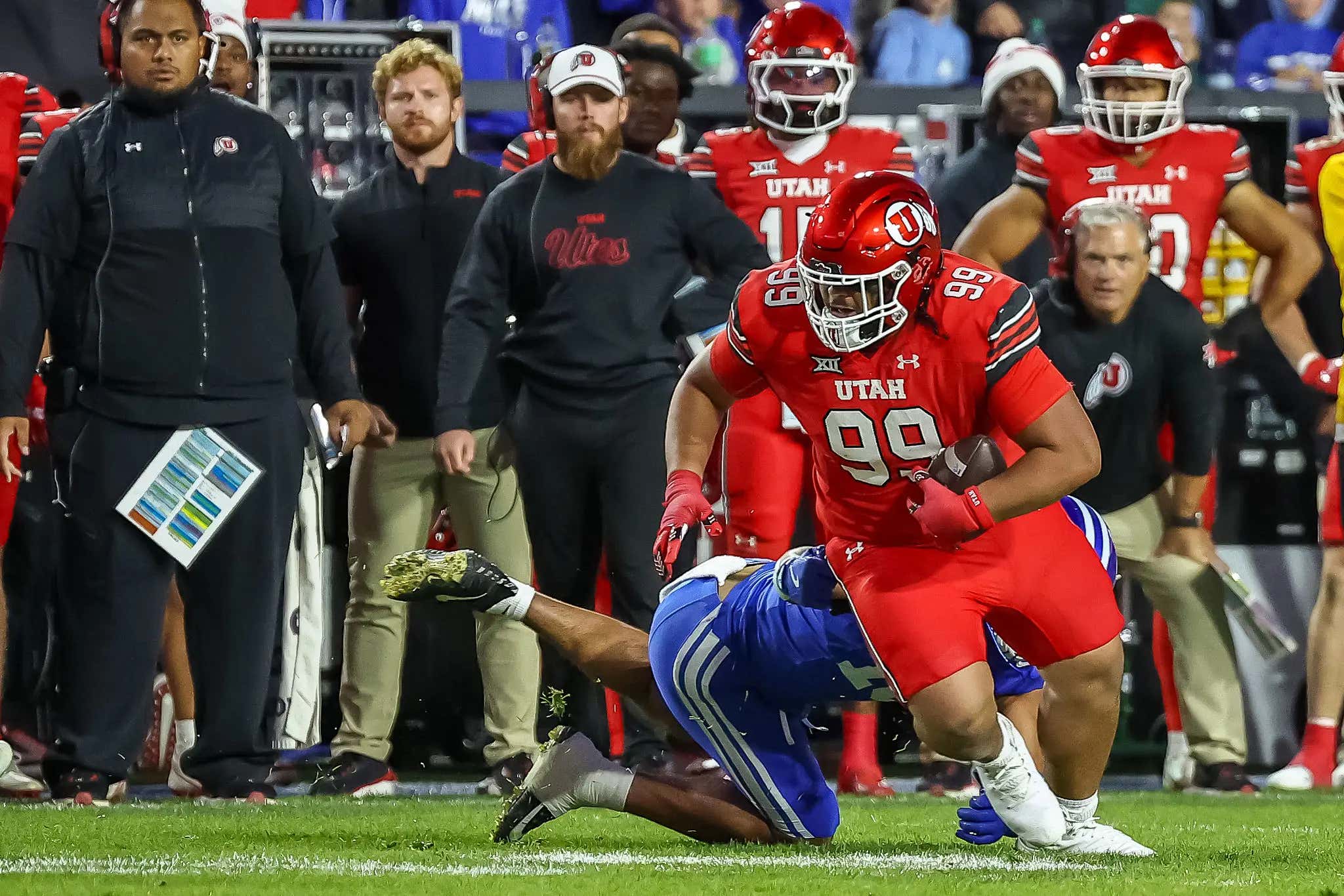HEISMAN WATCH – Utah Football Has A 5-Foot-11, 317-Pound Unit Of A Tight End Named "Semi"