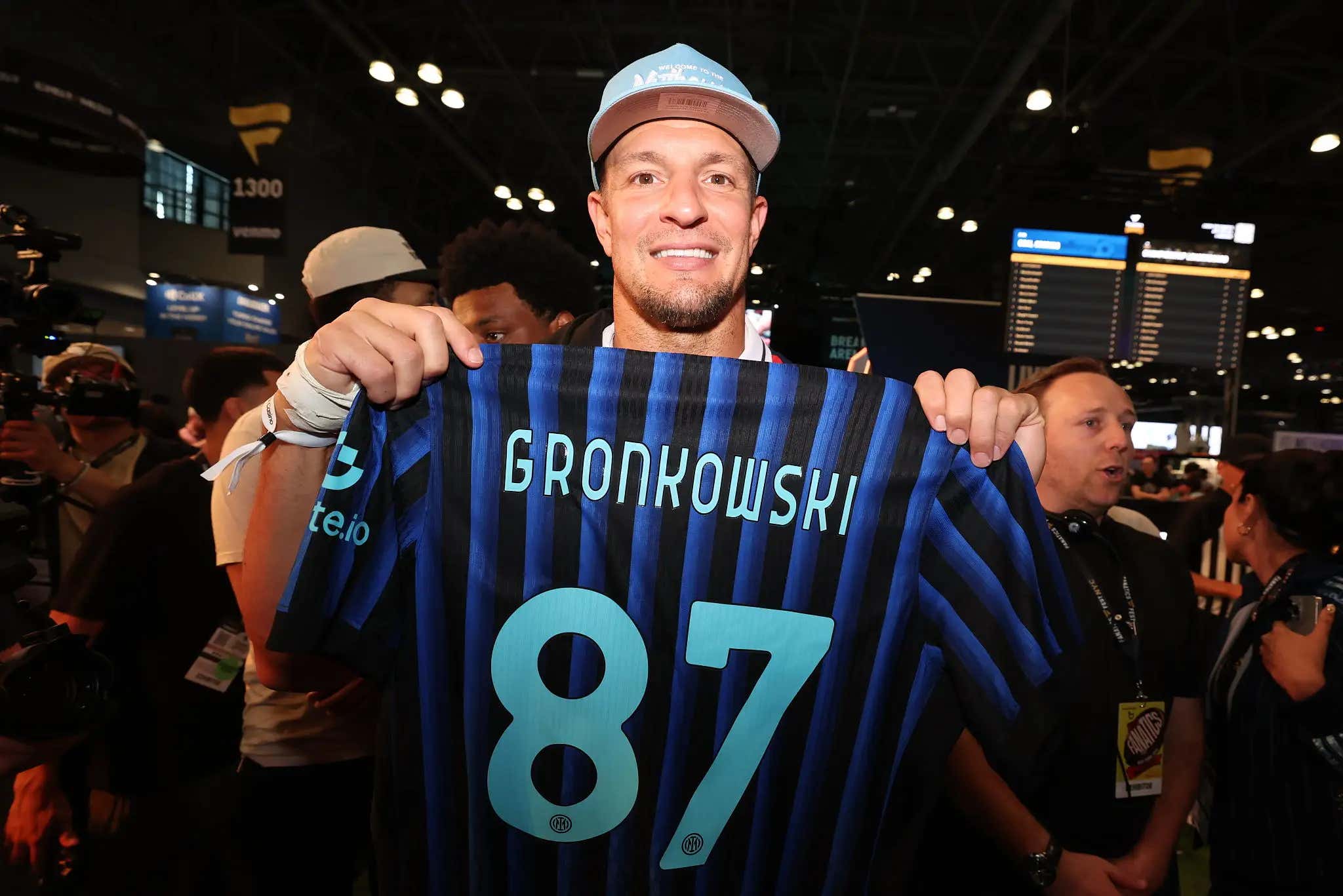 Embrace Debate: Gronk Thinks The US Would Be A Top-3 Soccer Team In The World If We Simply Didn't Have Football