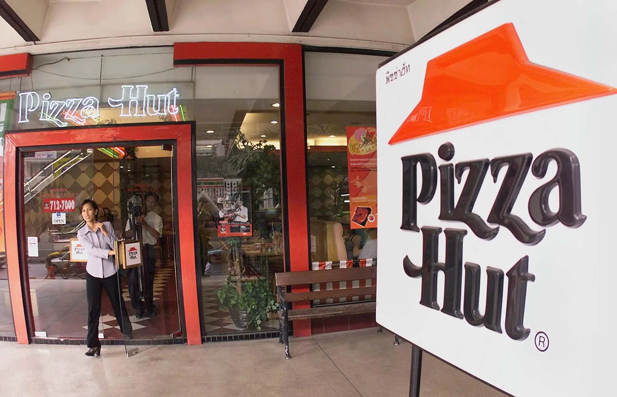 Tim Sparks Has Bought 80 Pizza Huts And Is Bringing Back The Retro Vibe We All Fell In Love With