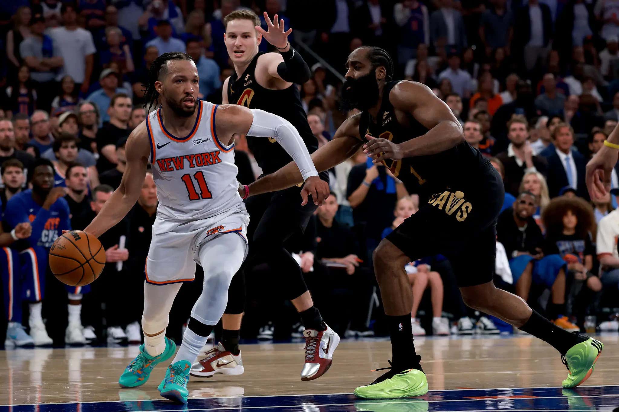 'It's Not A One Man Job' - James Harden Is Basically Begging For The Rest Of The Cavs To Help When Jalen Brunson Starts Destroying Him