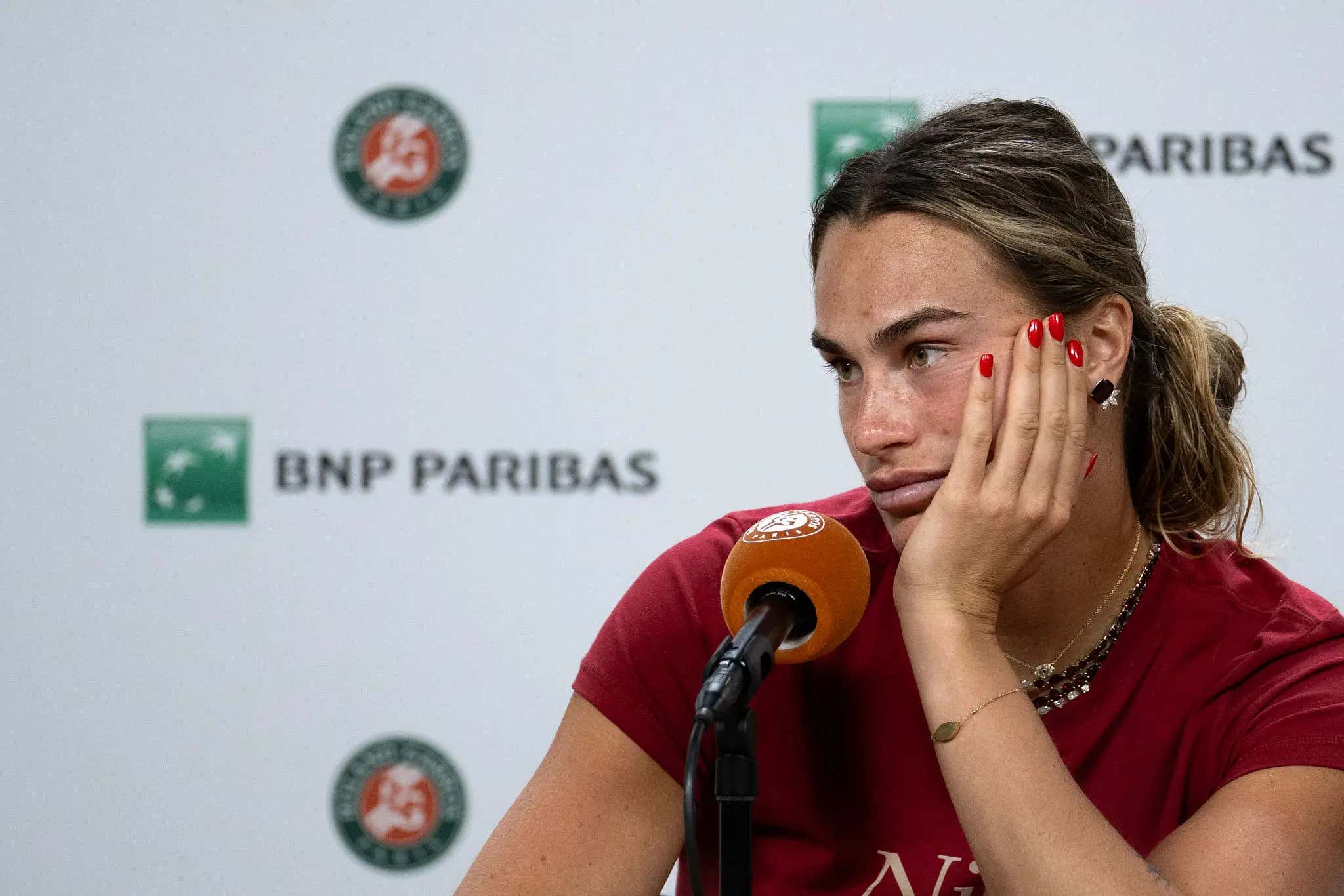 World Number 1 Aryna Sabalenka Choked Away A Match Against Diana Shnaider At Ronald Garros And Said She "Just Wants To Quit Tennis Right Now"