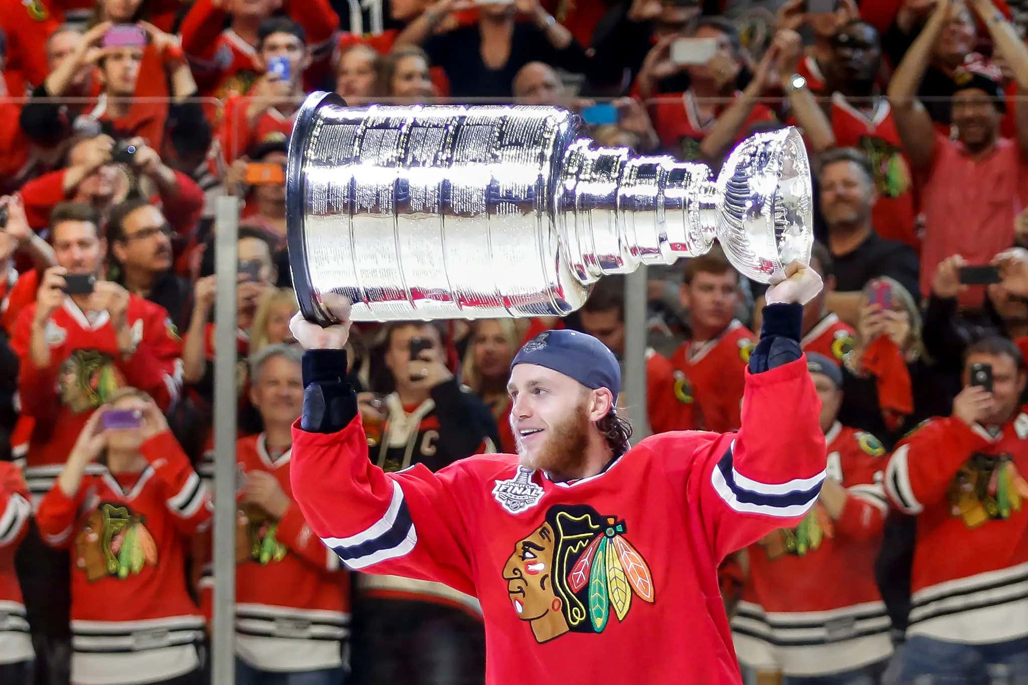 PATRICK KANE HAS OFFICIALLY SIGNED WITH CHICAGO. SHOWTIME THE SEQUEL