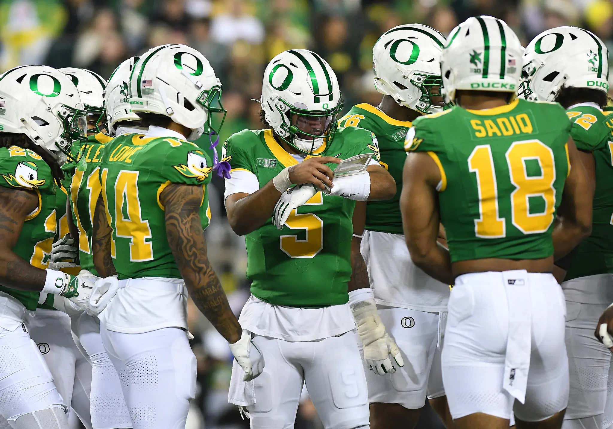 Leader: Dante Moore Likes To Connect With His Oregon Teammates By Leading Fart Contests In The Huddle