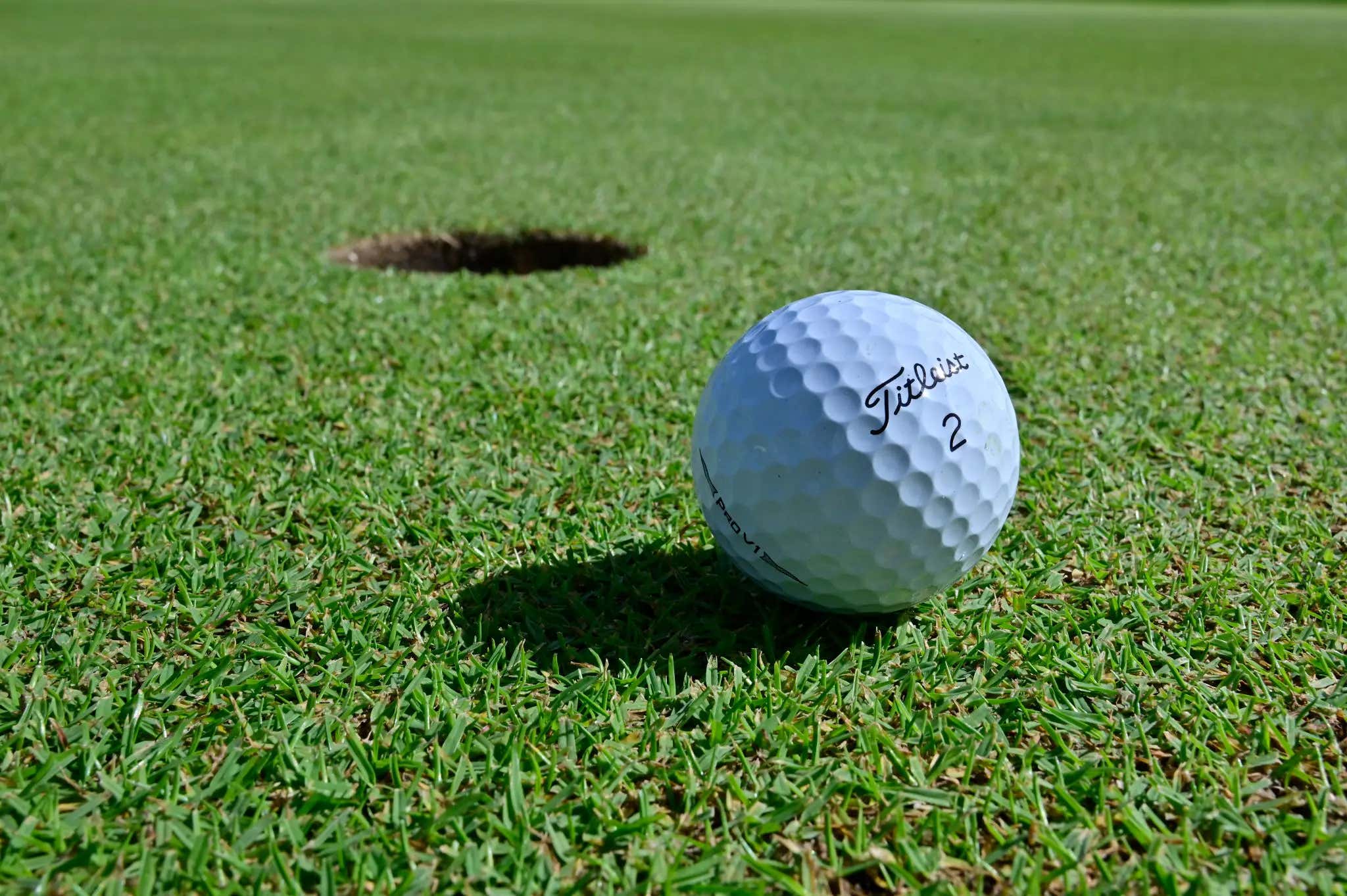 There's No Bigger Asshole Than This Dude Who Faked His Sick Grandma In Order To Pretend To Hit A Hole-In-One To Win Money In A Member-Member