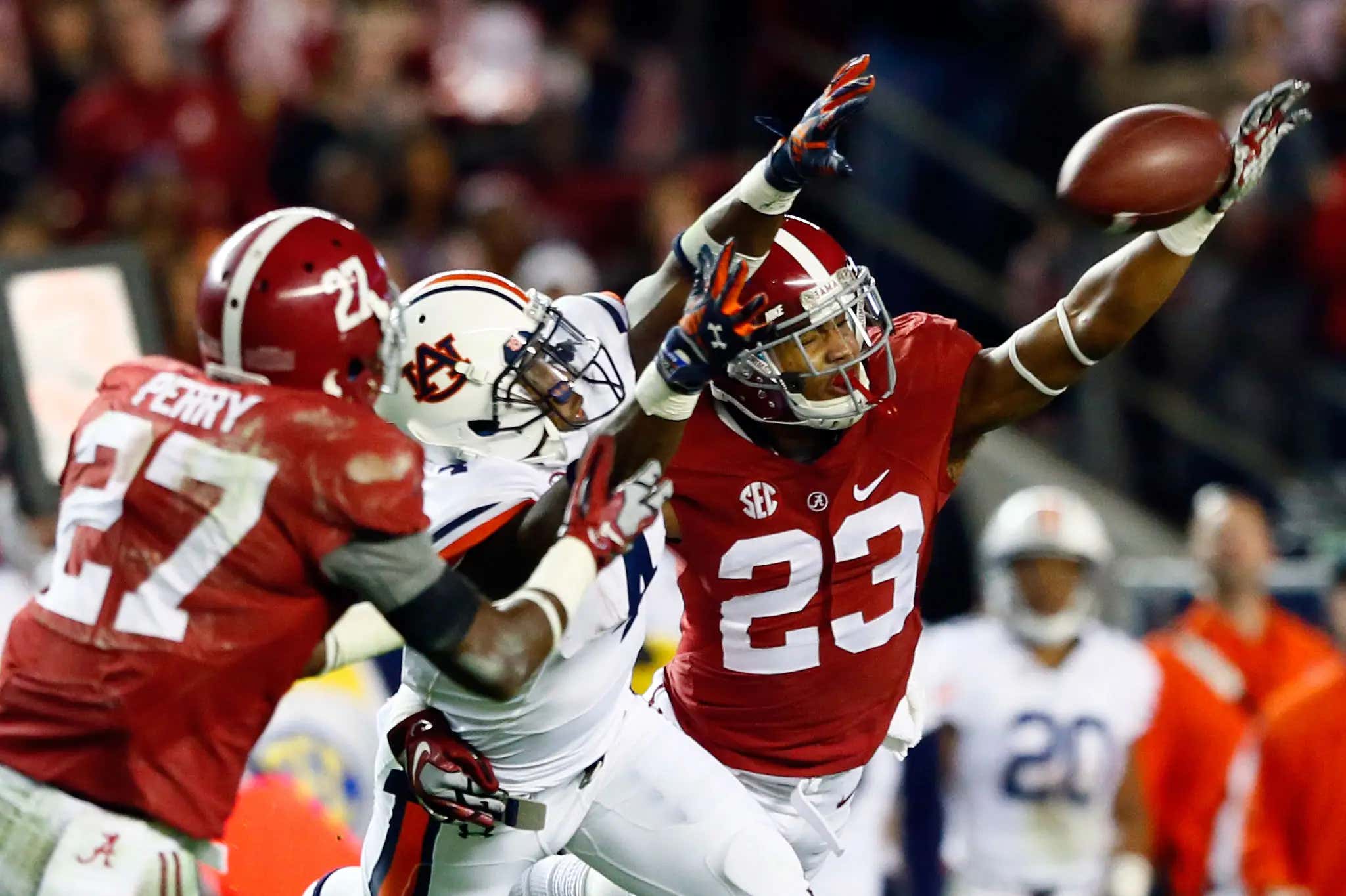 Alabama And Auburn Have Released Their Team Photos, And The Internet Can't Help But Notice One Major Difference