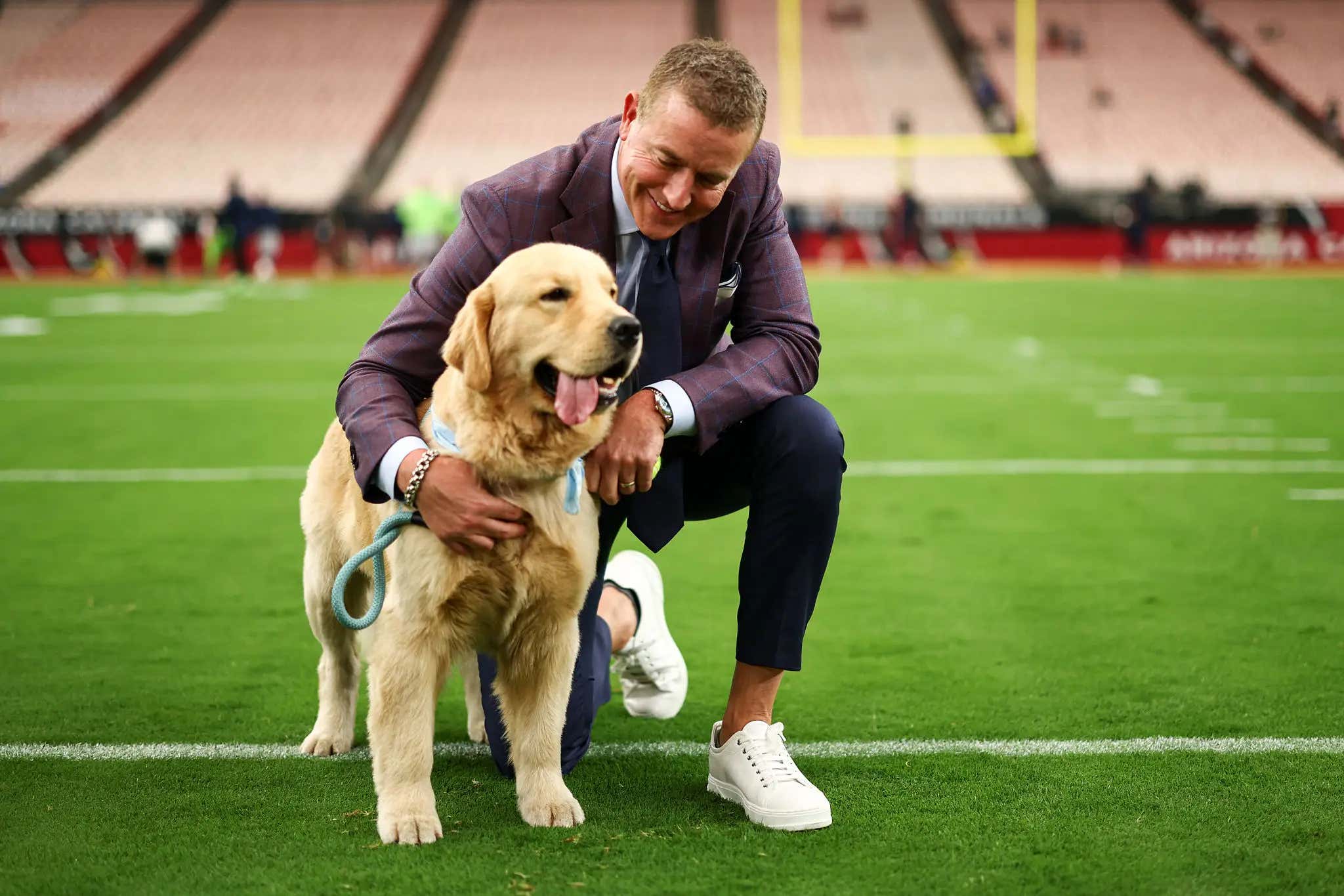 Wait, Wait, Wait...Kirk Herbstreit Had A Pop-Up Shop For His DOG In Baton Rouge Yesterday???