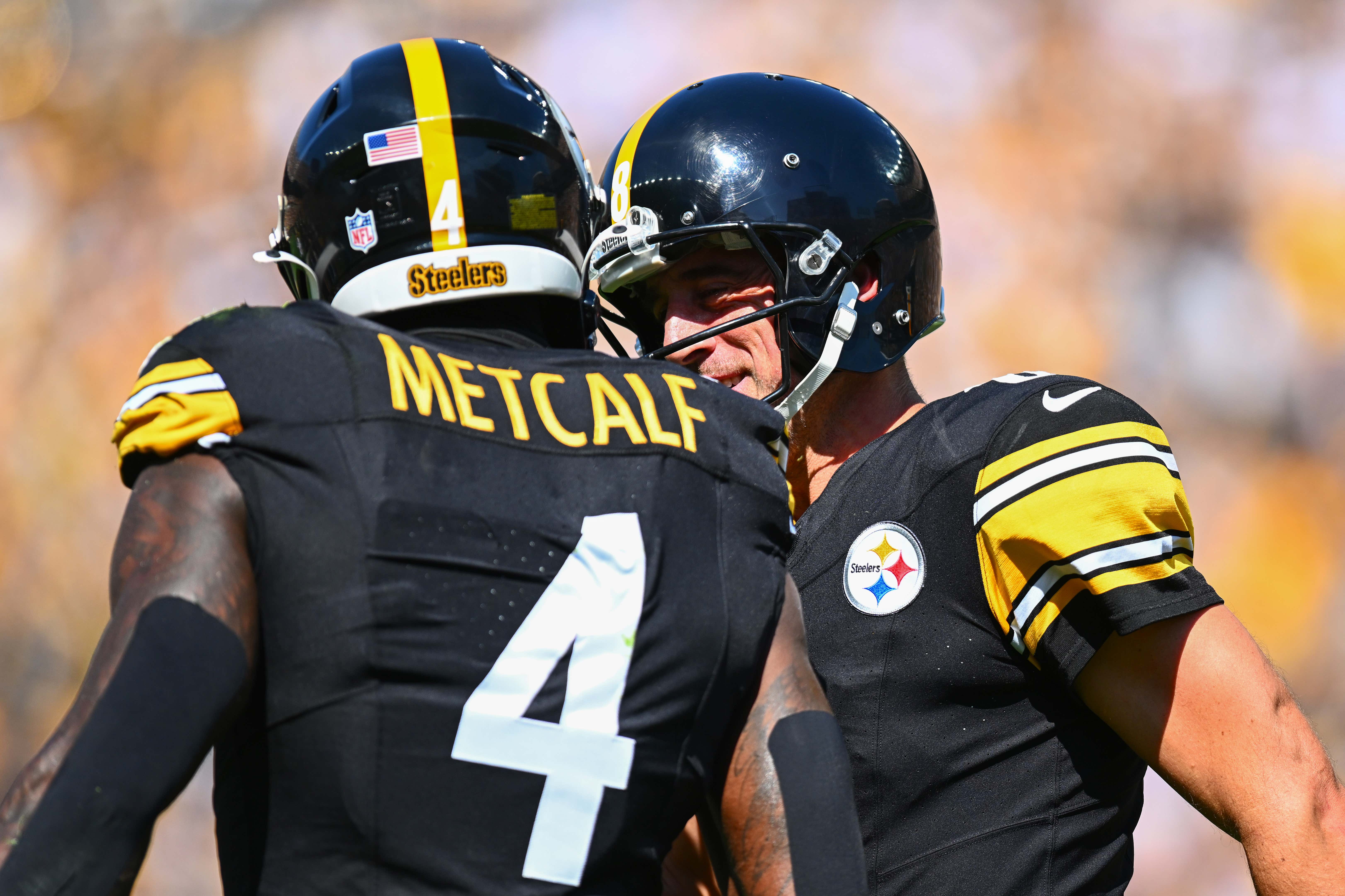 'Shout Out My Quarterback' - DK Metcalf Claims There's Another Civilization Inside Earth, Bonded With Aaron Rodgers Over Conspiracy Theories