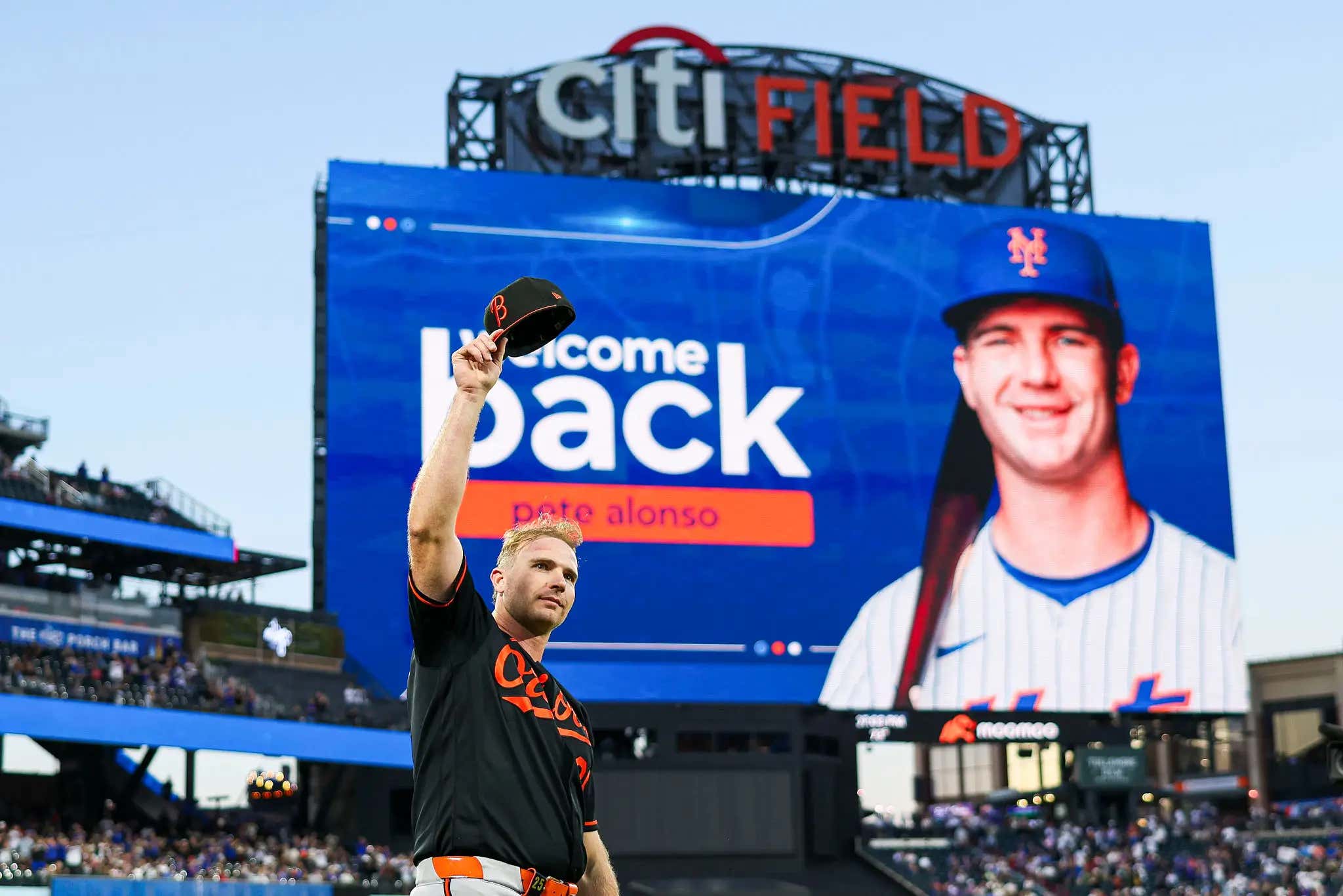 Multiple Standing Ovations, Chanting His Name All Game, Booing Their Own Pitcher For Walking Him: Mets Fans Did An A+ Job Welcoming Pete Alonso Back To Citi Field