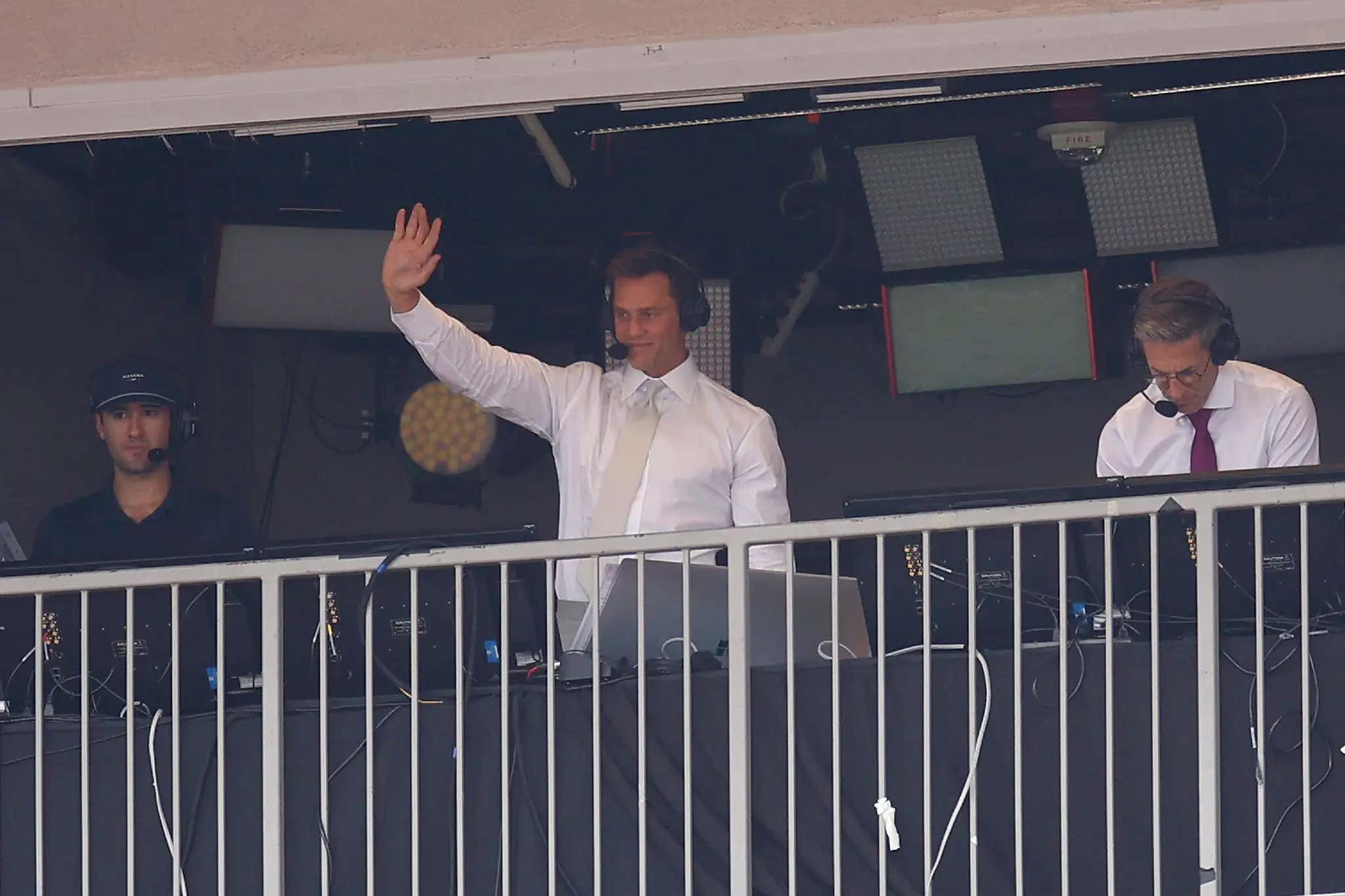 Tom Brady Calling Cowboys/Commanders Sounded Like A Regular Guy Yelling At The TV And It Was Great