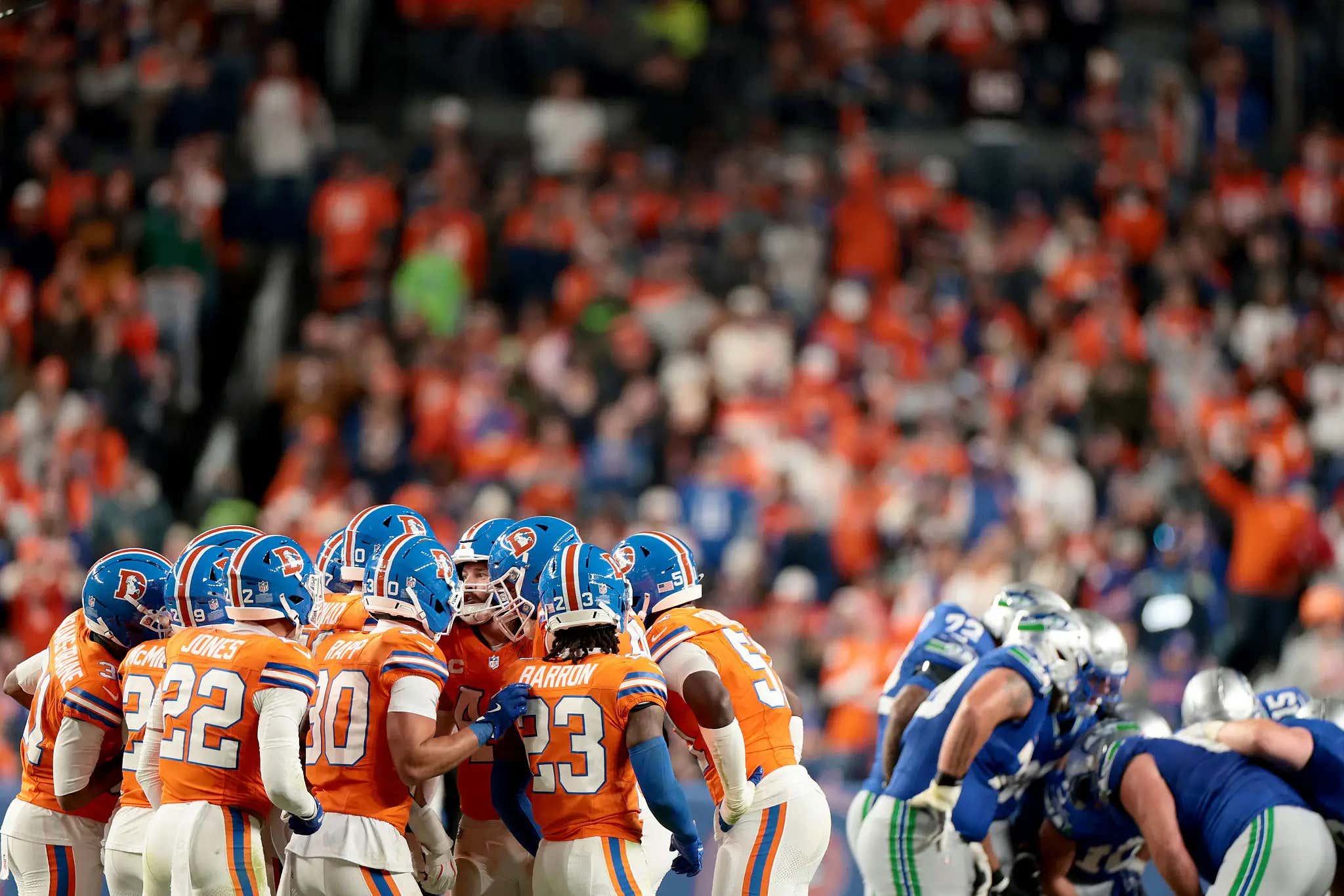 Last Night Was A Perfect Reminder That We Need To Force All Sports Teams To Wear Their Best Jerseys And Stop These New Terrible Looks