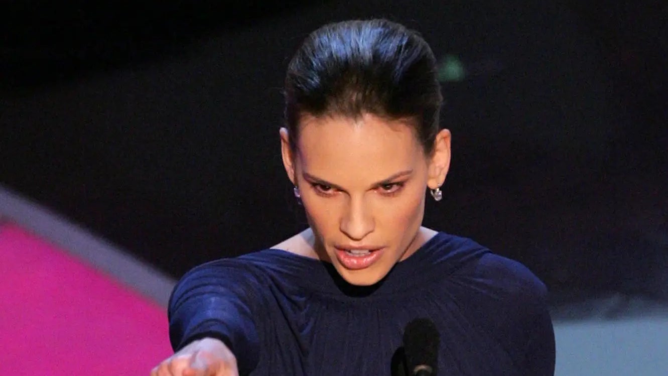 Hillary Swank Leads By Example When Dealing With Autograph Seeking Leeches