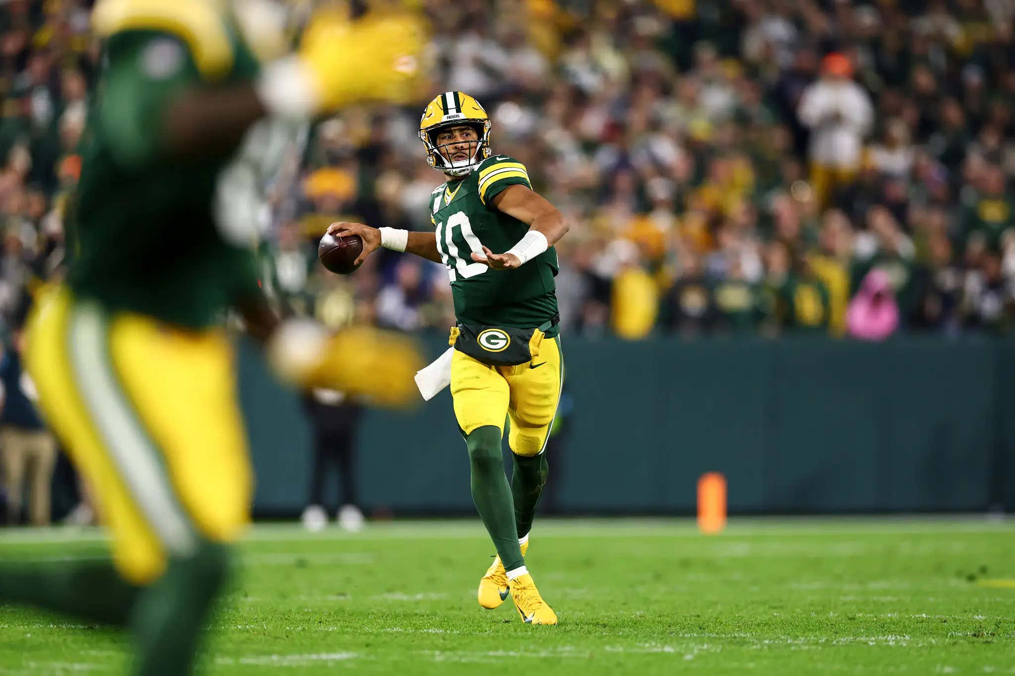 Jordan Love and the Packers Dominate The Cowboys On SNF, And All Of a Sudden a Season That Was Once Dead Has Some Legit Life To It