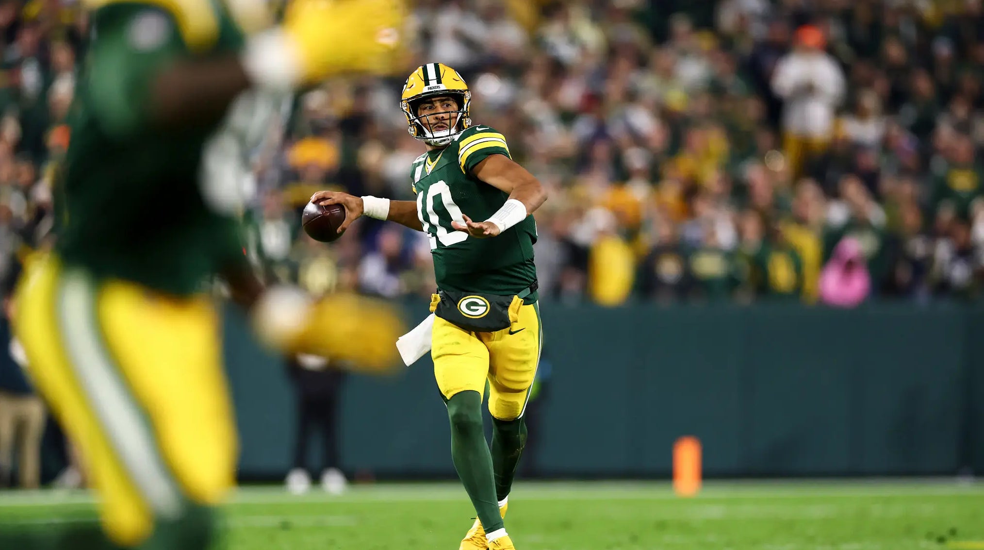 Jordan Love and the Packers Dominate The Cowboys On SNF, And All Of a Sudden a Season That Was Once Dead Has Some Legit Life To It