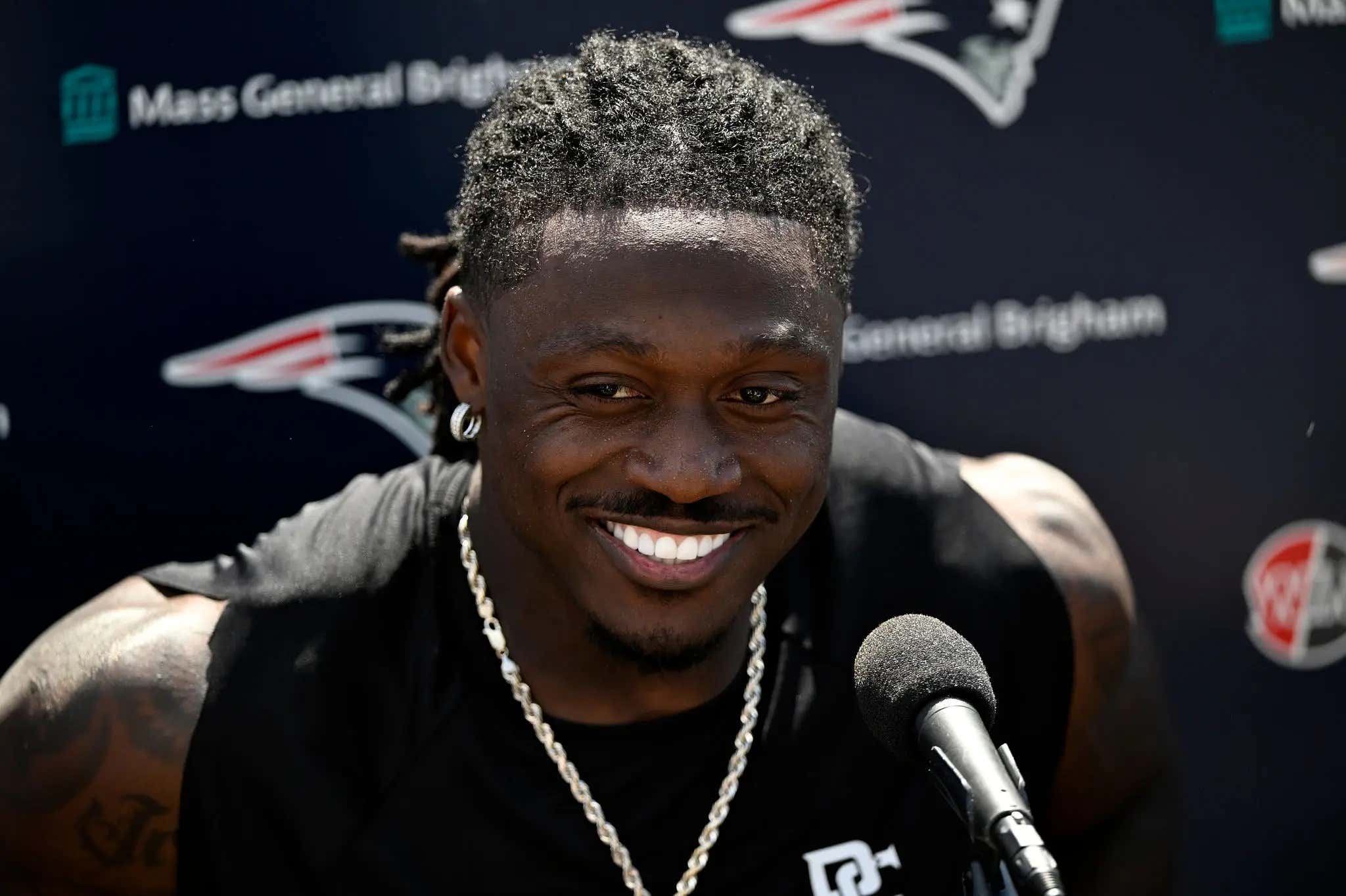 AJ Brown Admitting He's 'Pushing Through' His Ankle Injury is Less Than Ideal