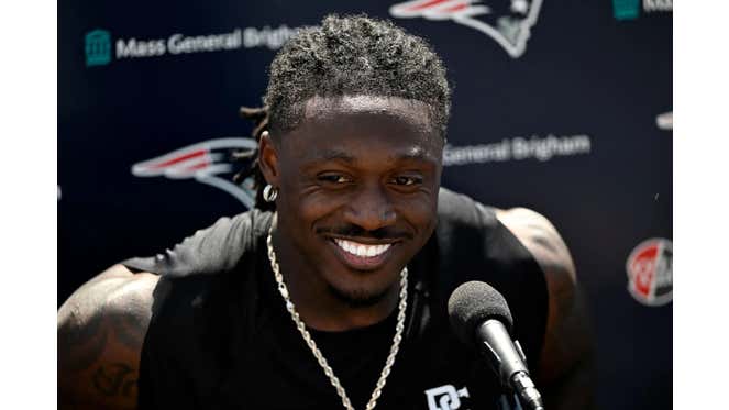 AJ Brown Admitting He's 'Pushing Through' His Ankle Injury is Less Than Ideal