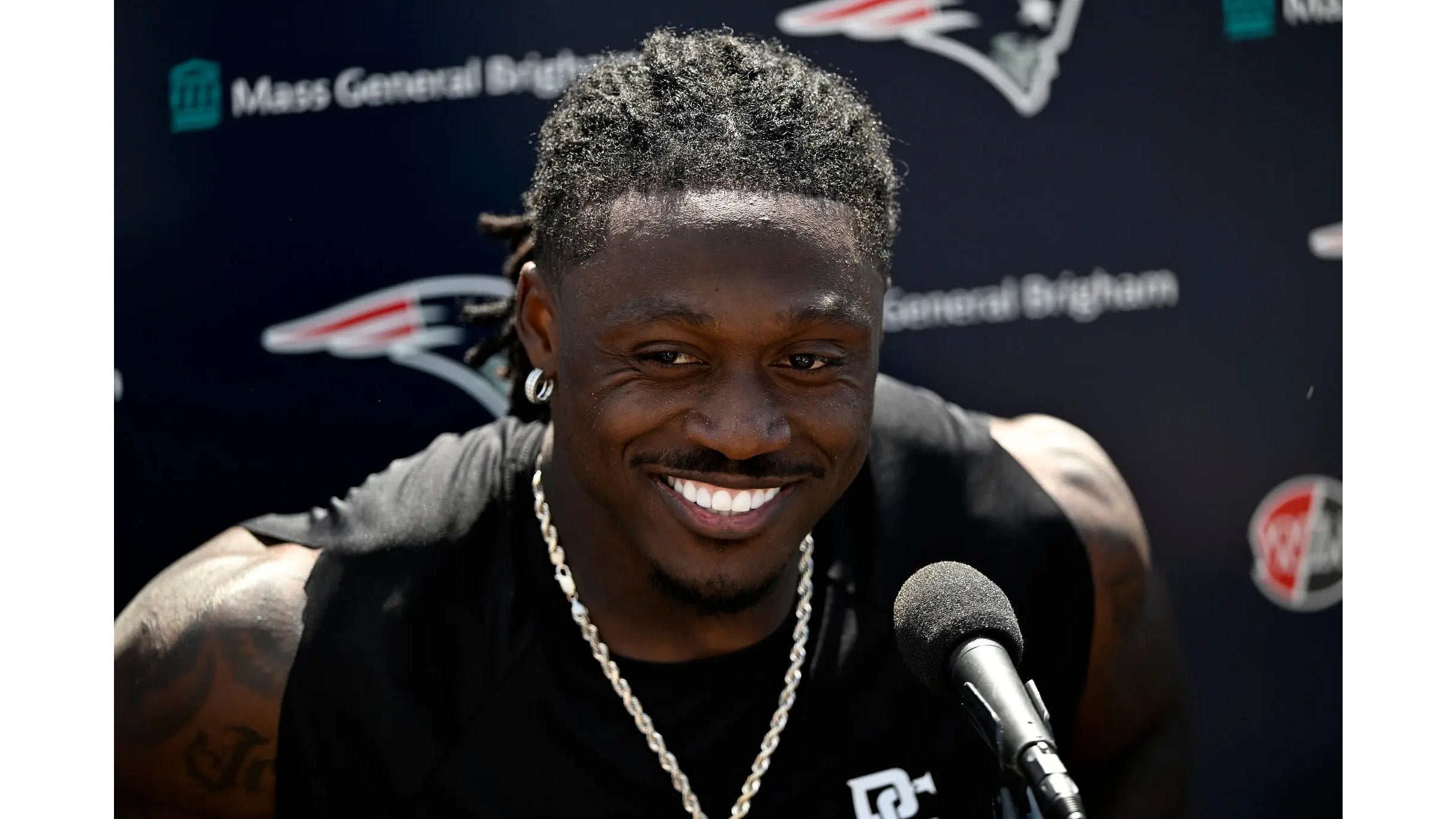 AJ Brown Admitting He's 'Pushing Through' His Ankle Injury is Less Than Ideal